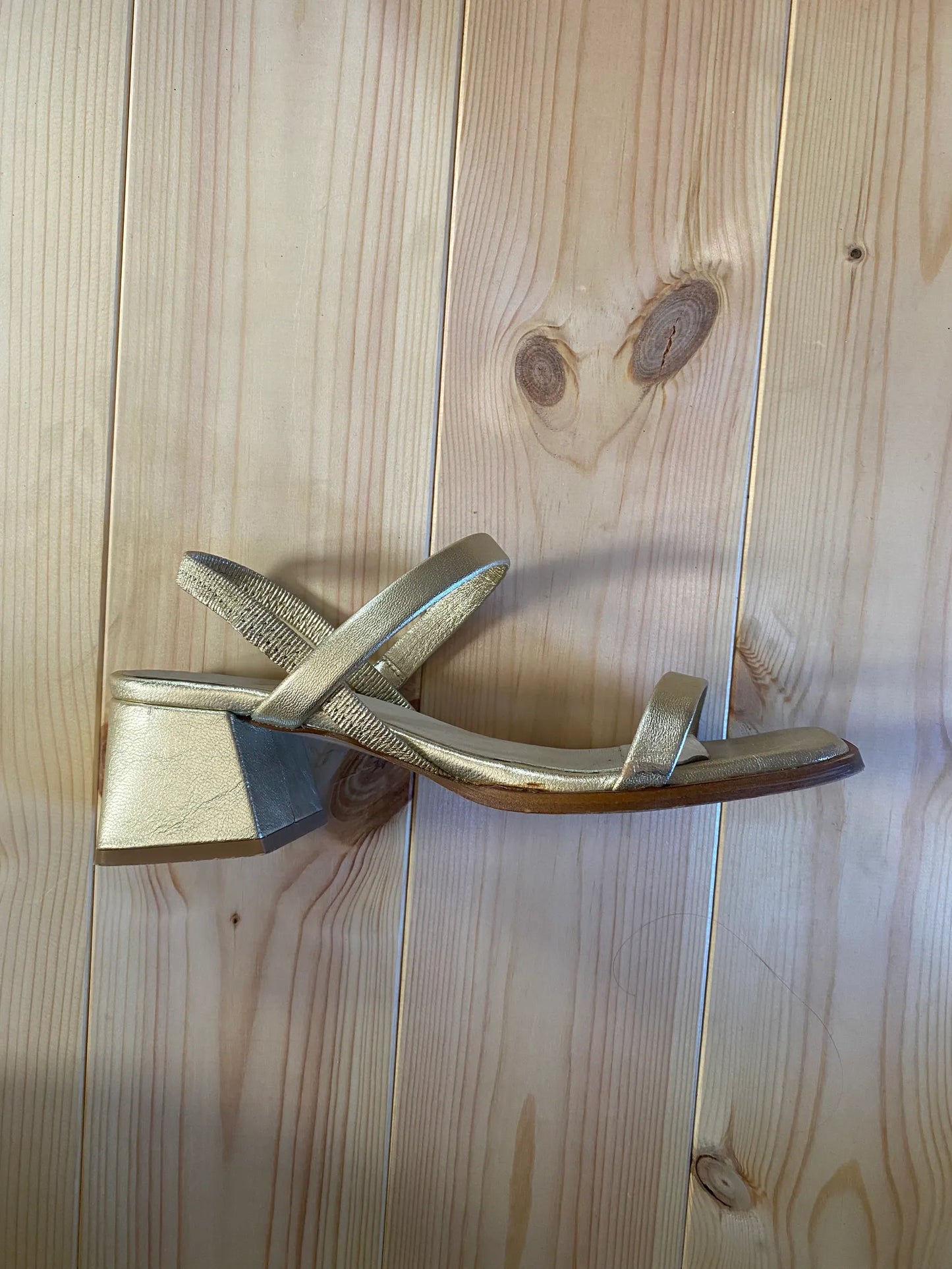 KMB Carrara-skinnsandaler