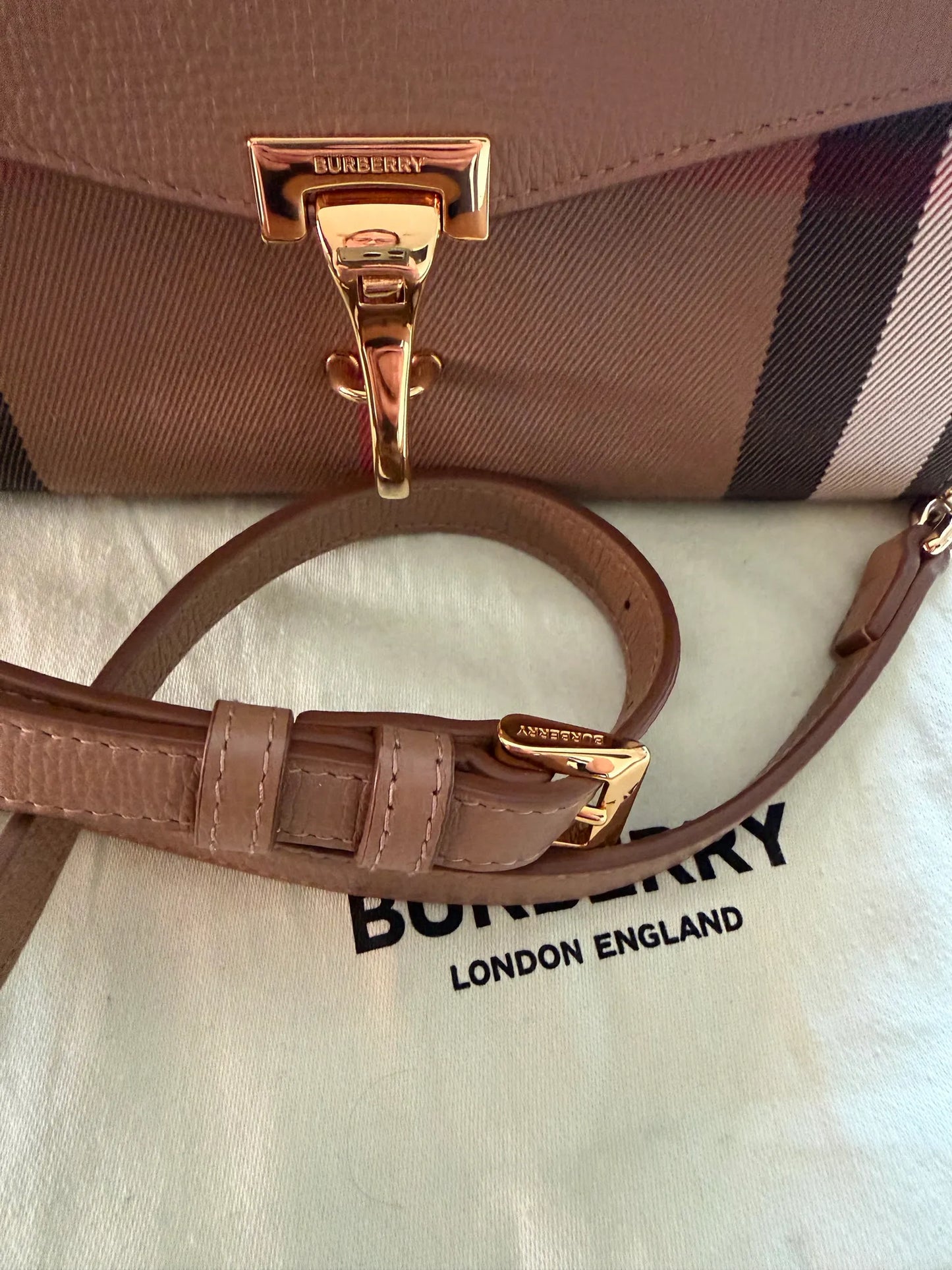 Burberry Macken Leather And House Check Canvas Baby Shoulder Shoulder bag