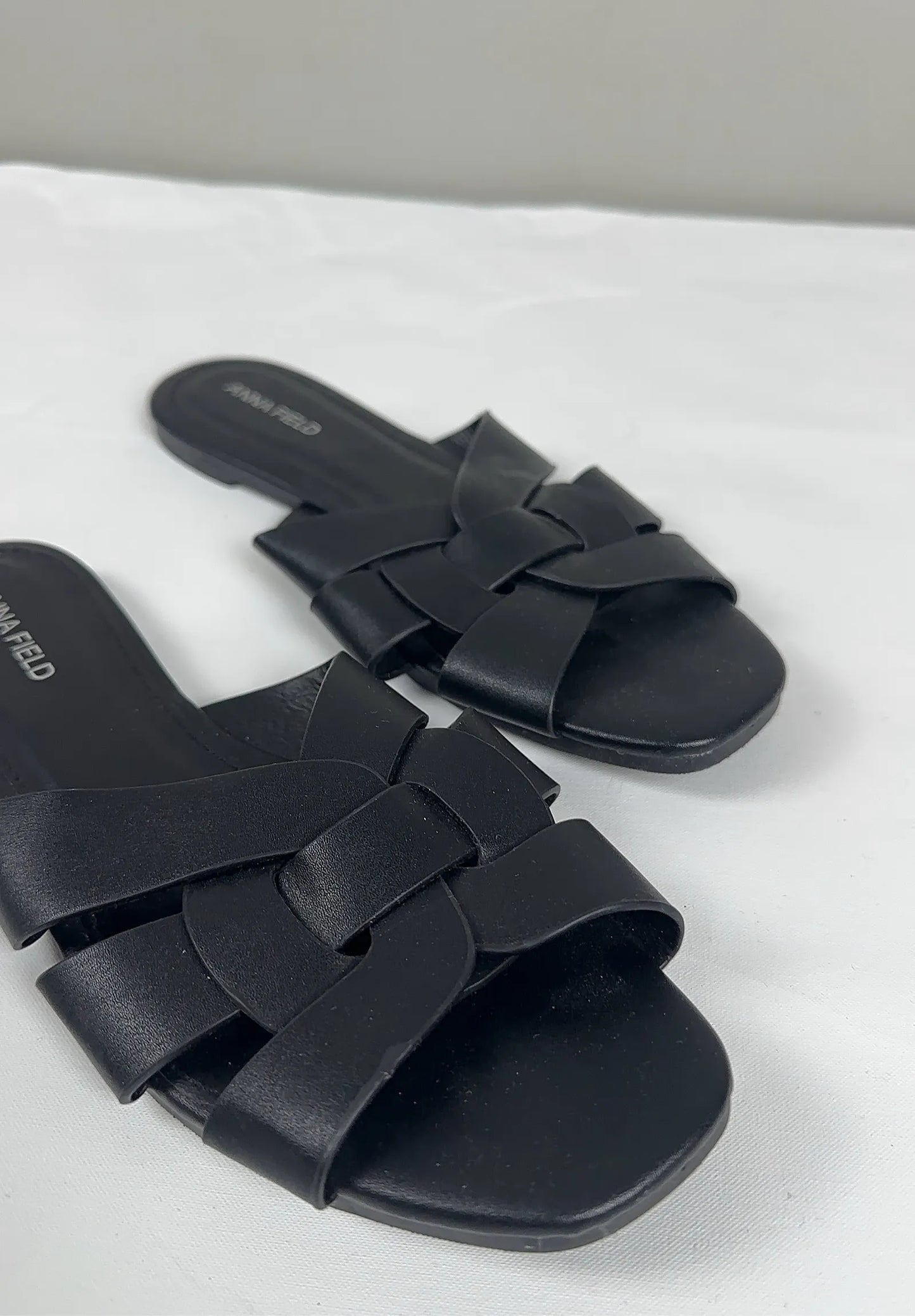 Anna Field-skinnsandaler