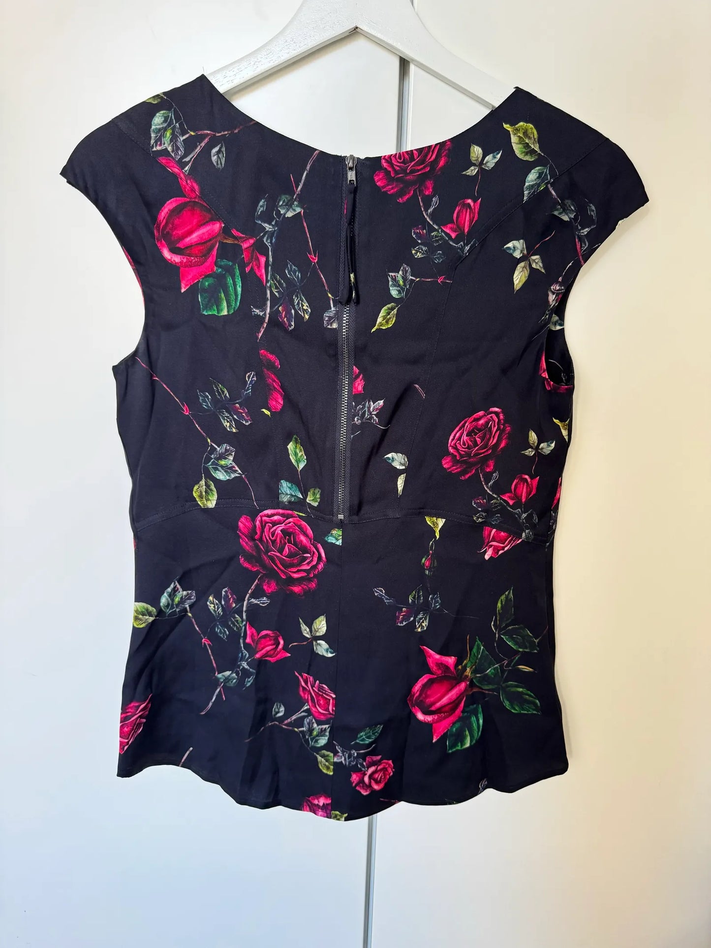 Ahlvar Gallery Top