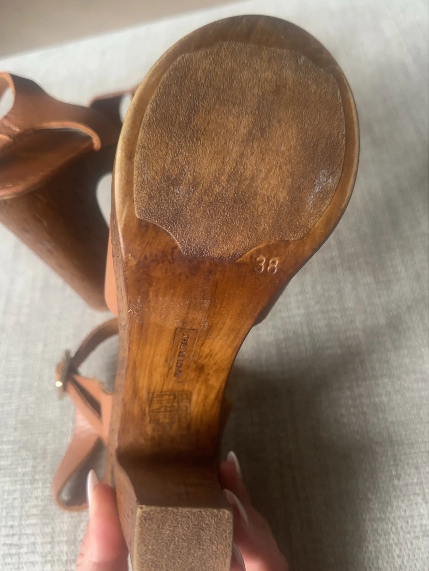 Bata-skinnsandaler NWOT