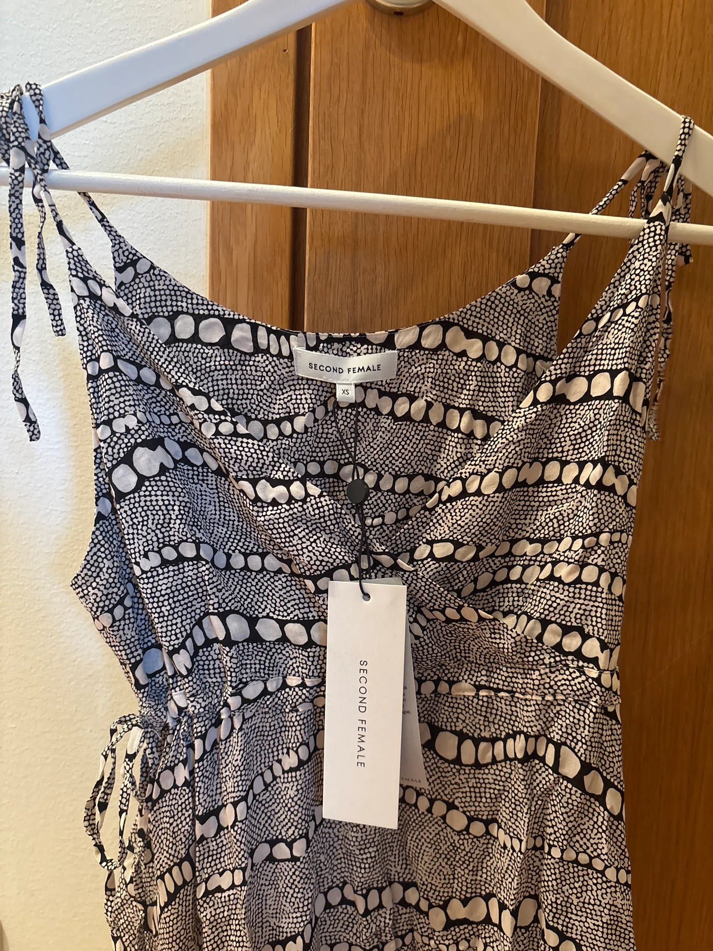 Second Female-klänning NWT