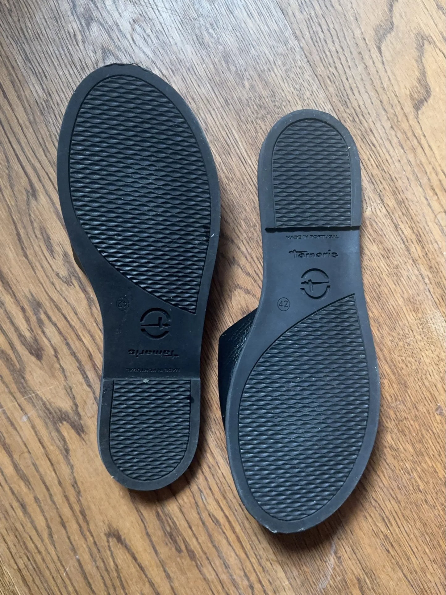 Tamaris-skinnsandaler NWOT