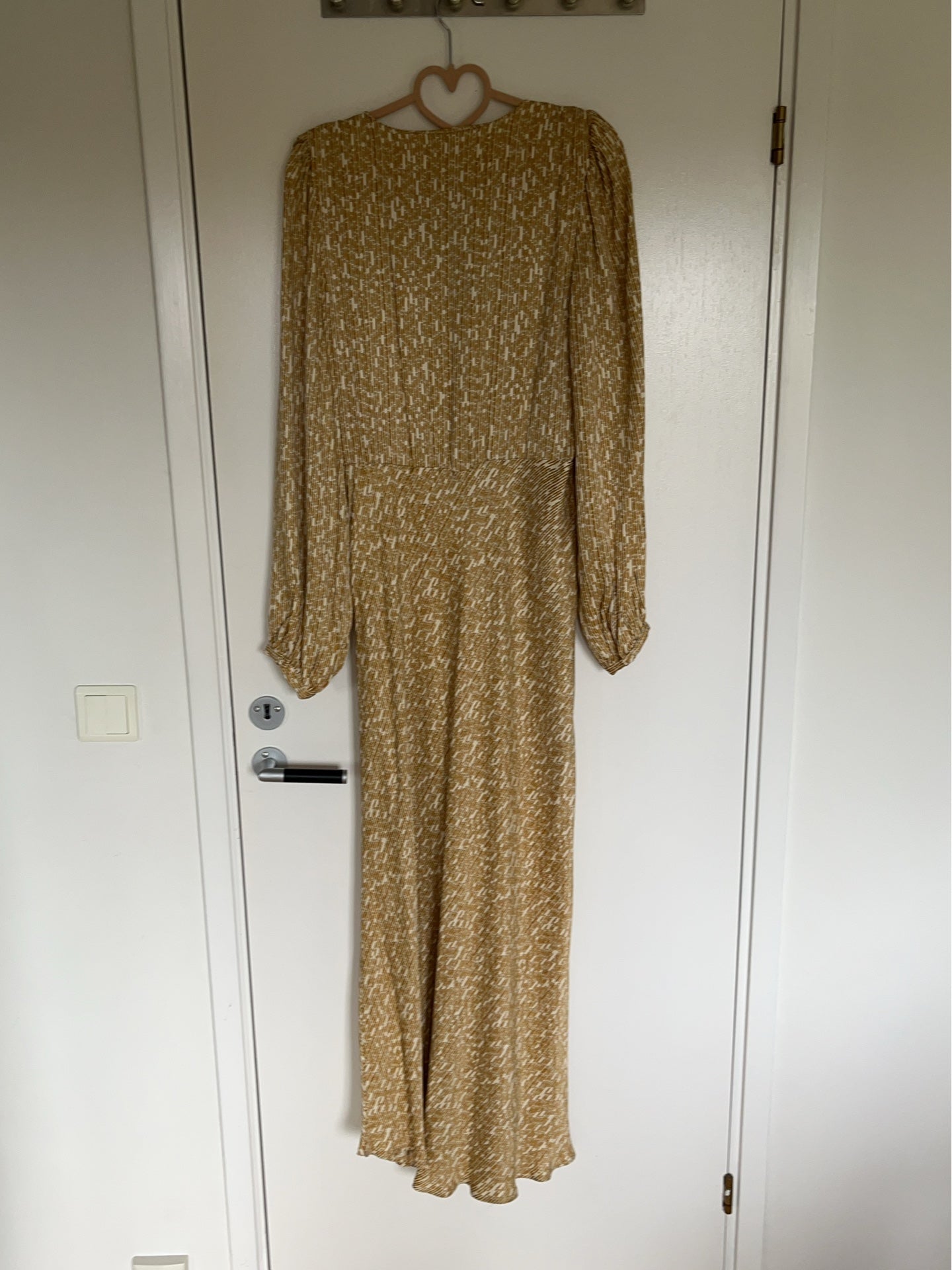 Second Female-klänning NWOT