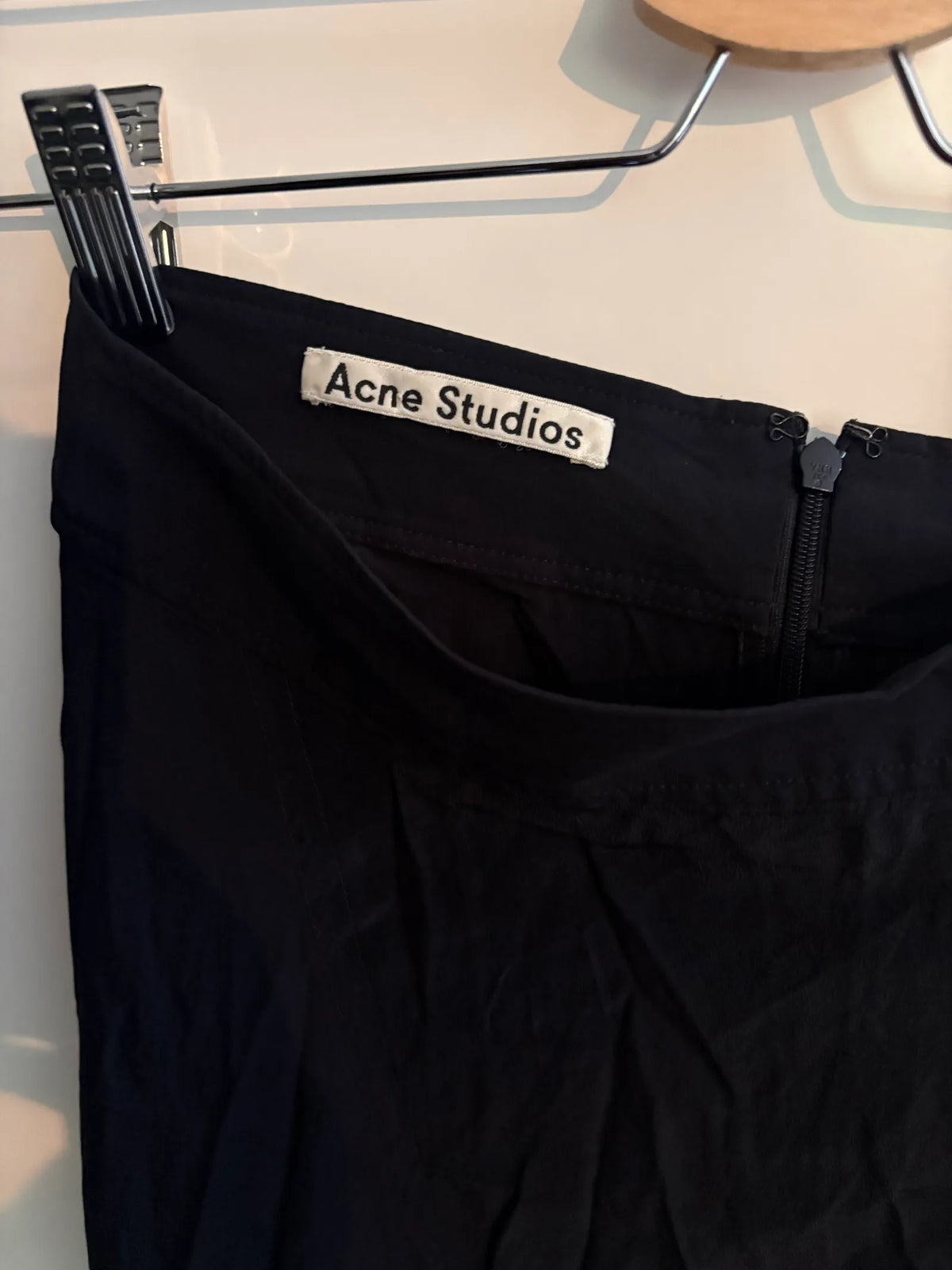 Acne Studios-sidenkjol