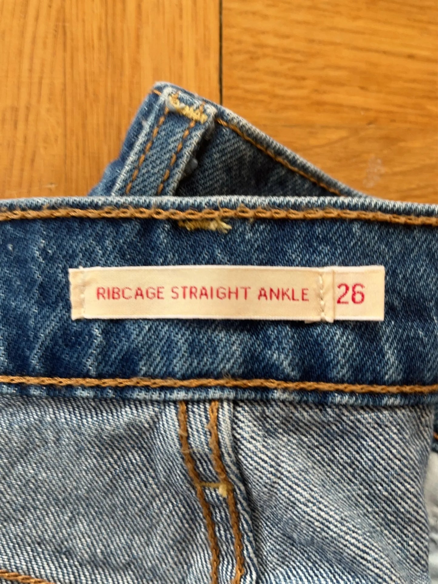 Levi's Ribcage Straight Ankle Jeans