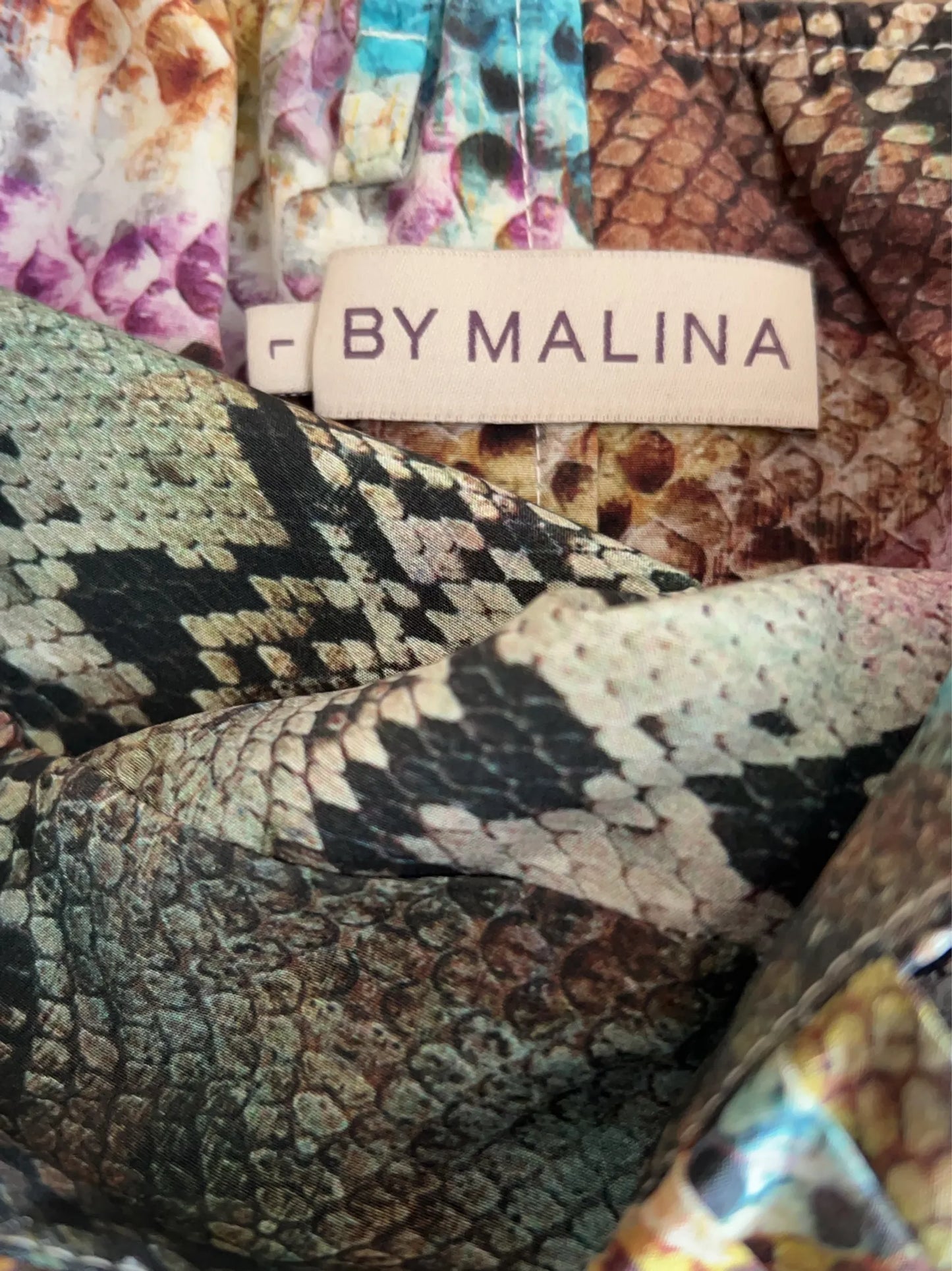 By Malina-sidenklänning NWOT