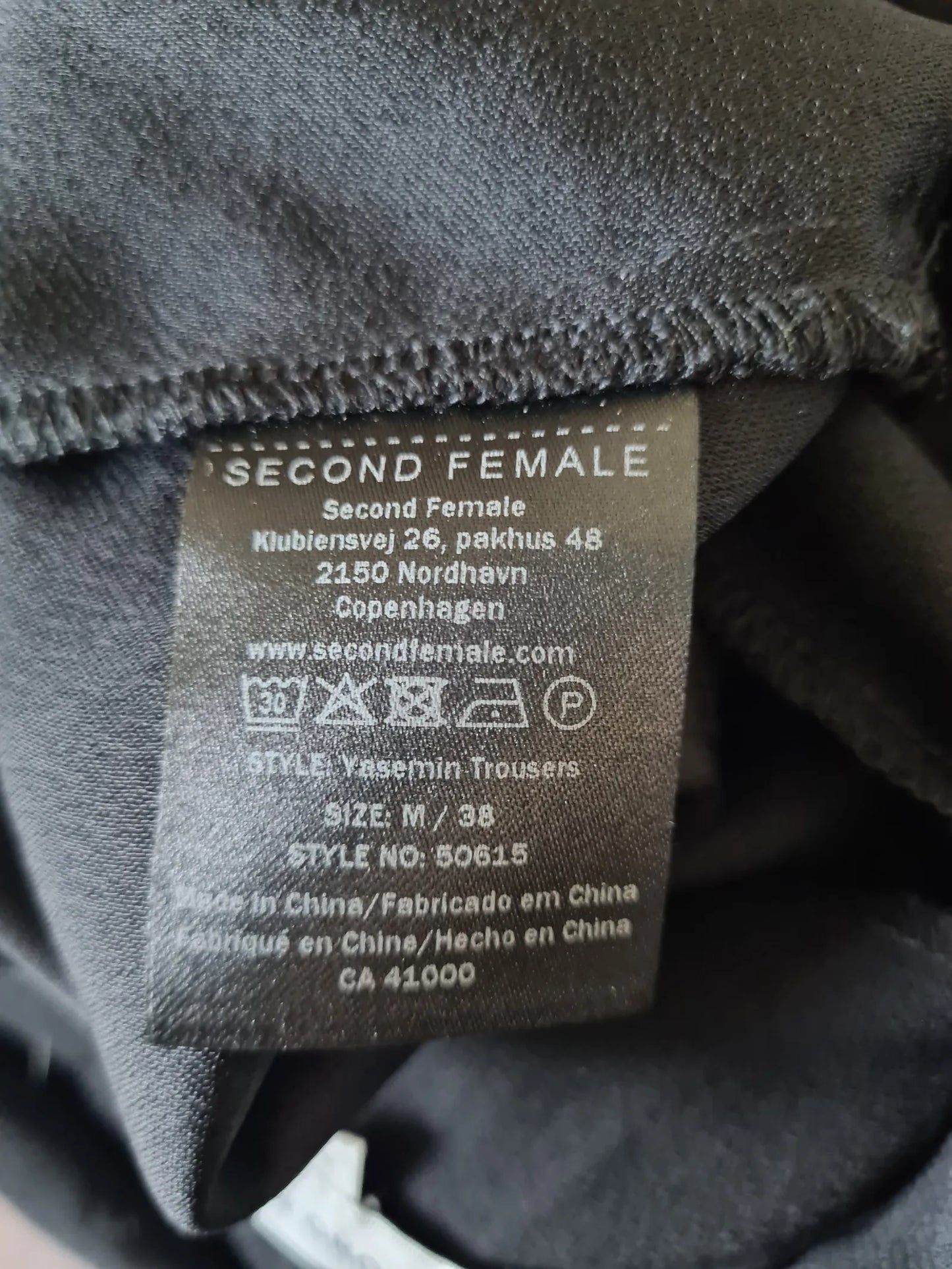 Second Female-byxor