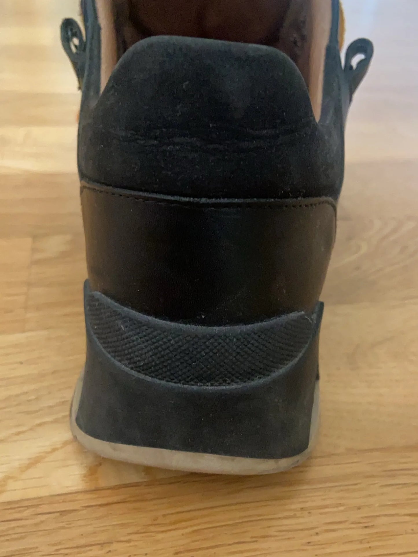 Blankens Äldre Modell-skinnsneakers