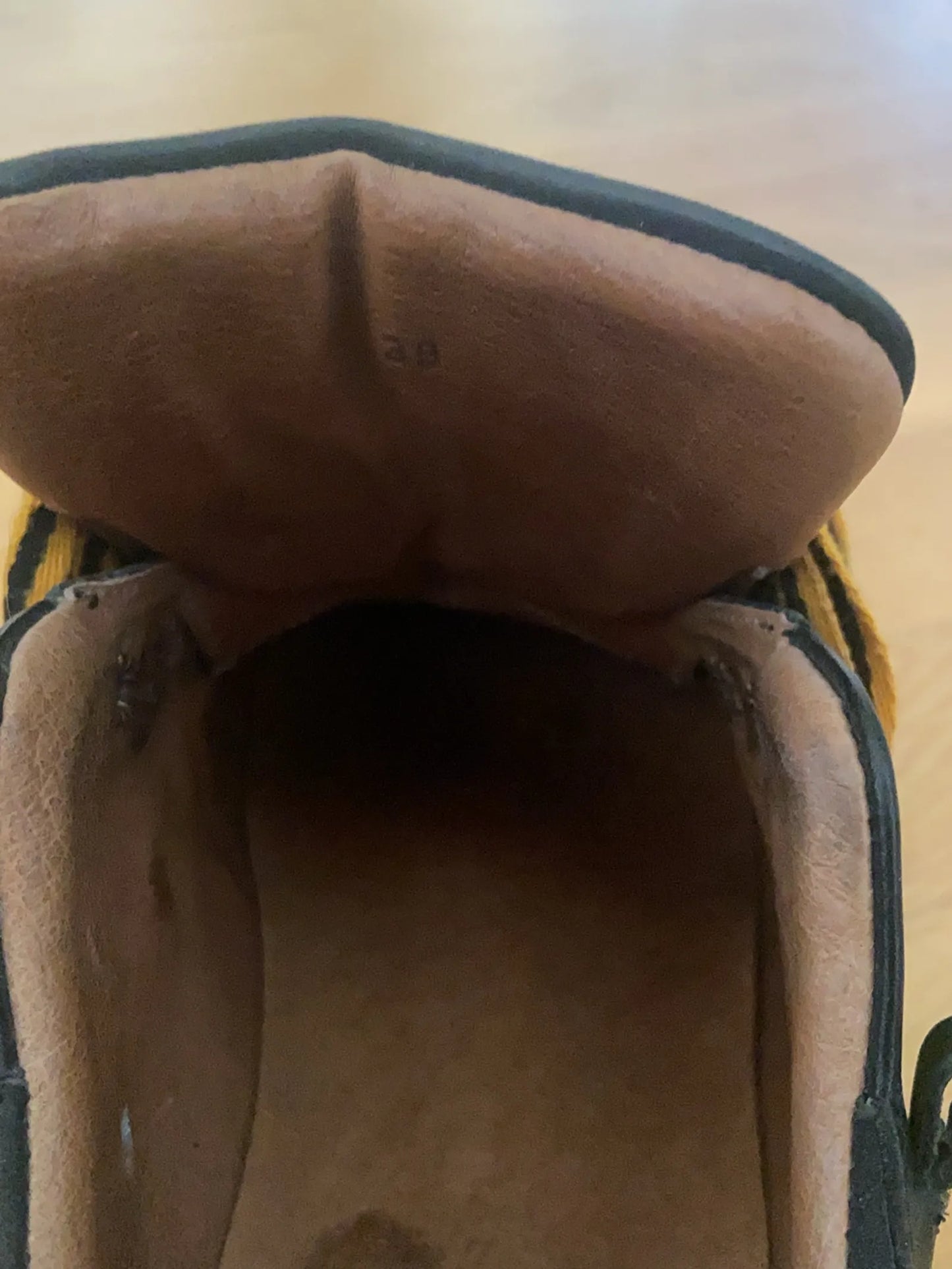 Blankens Äldre Modell-skinnsneakers