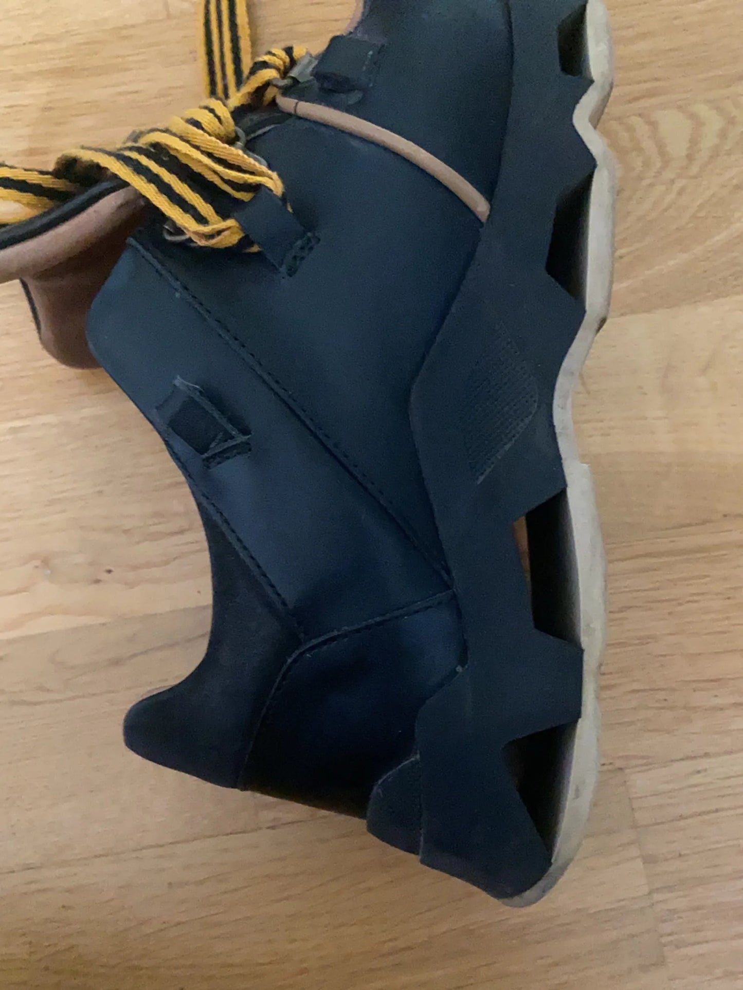 Blankens Äldre Modell-skinnsneakers