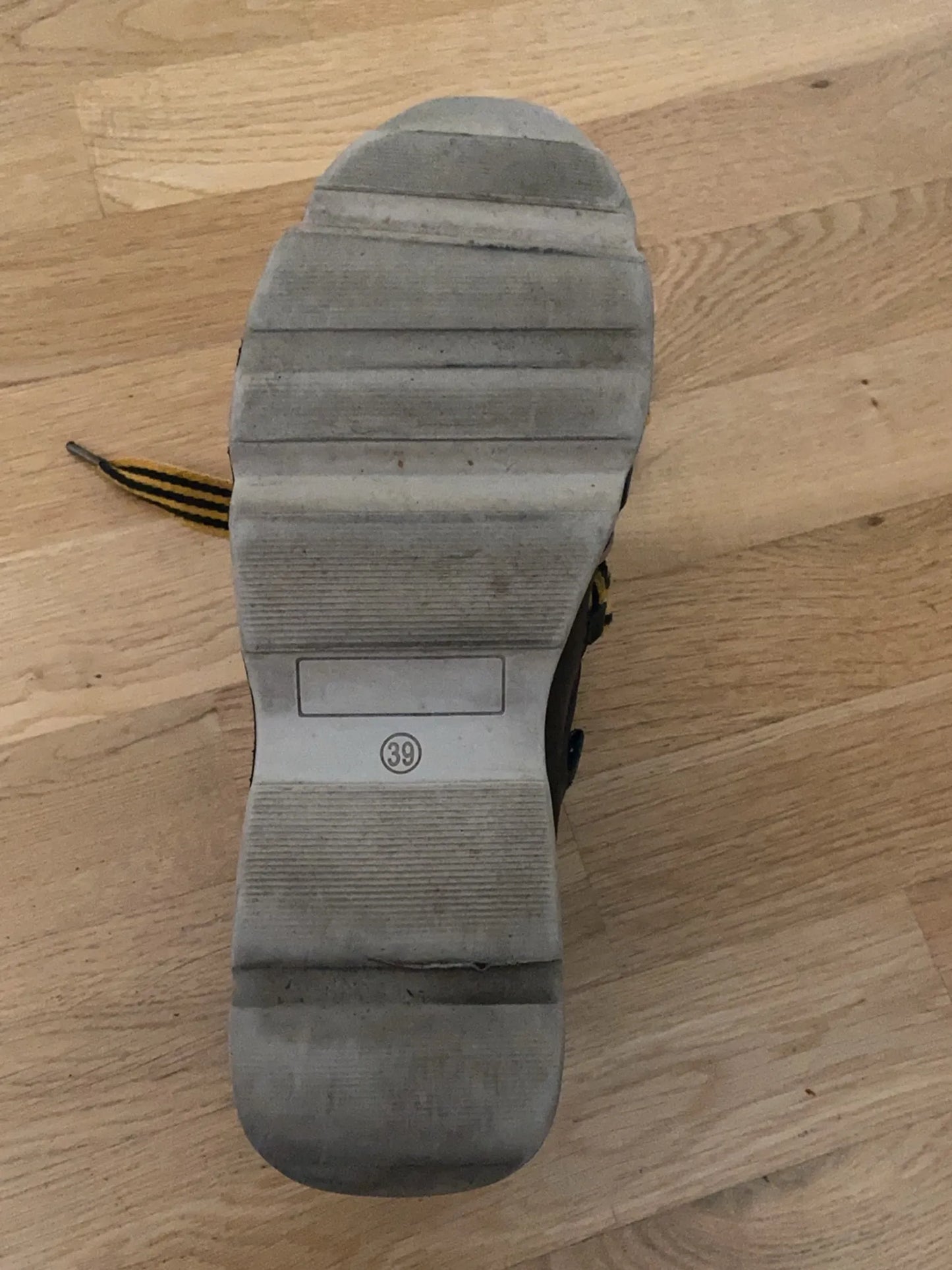 Blankens Äldre Modell-skinnsneakers