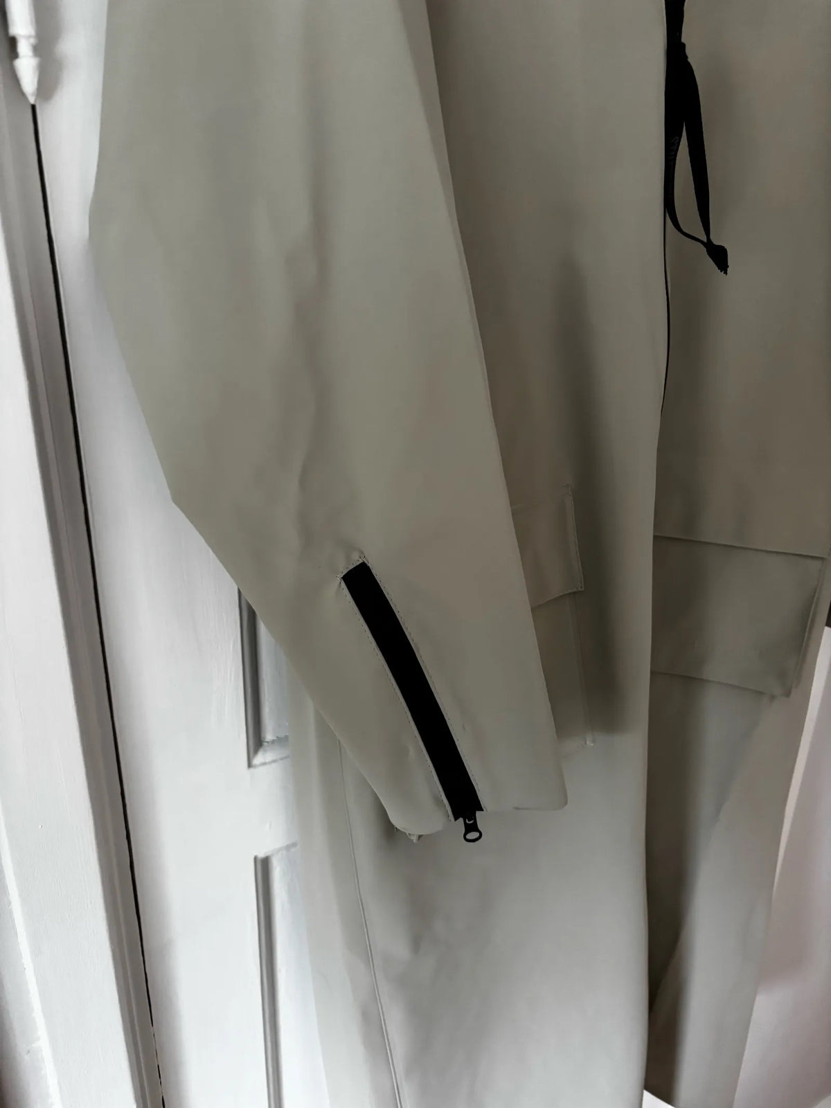 Stutterheim Stockholm Long Patch Matte Pelican-regnjacka