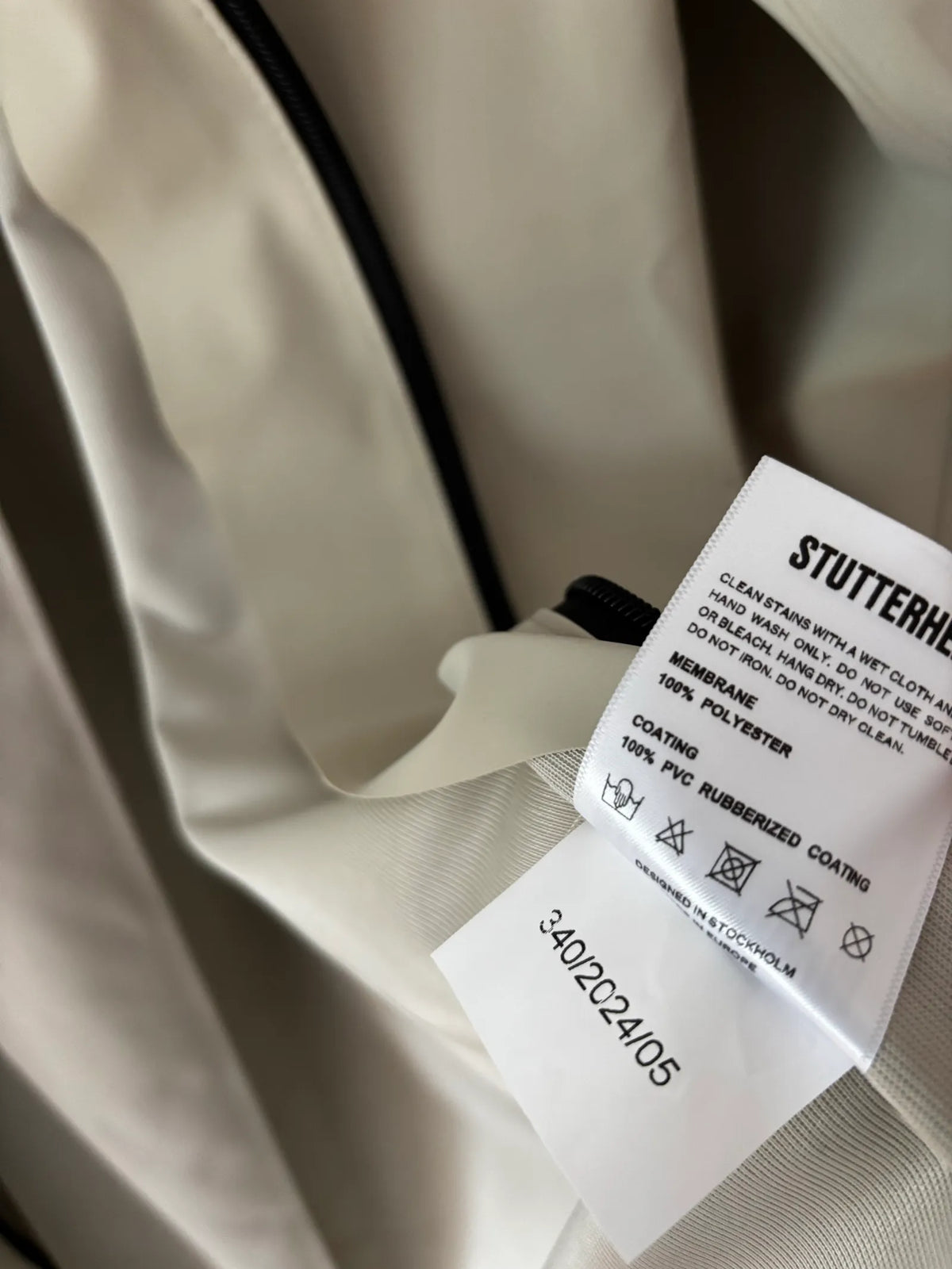 Stutterheim Stockholm Long Patch Matte Pelican-regnjacka