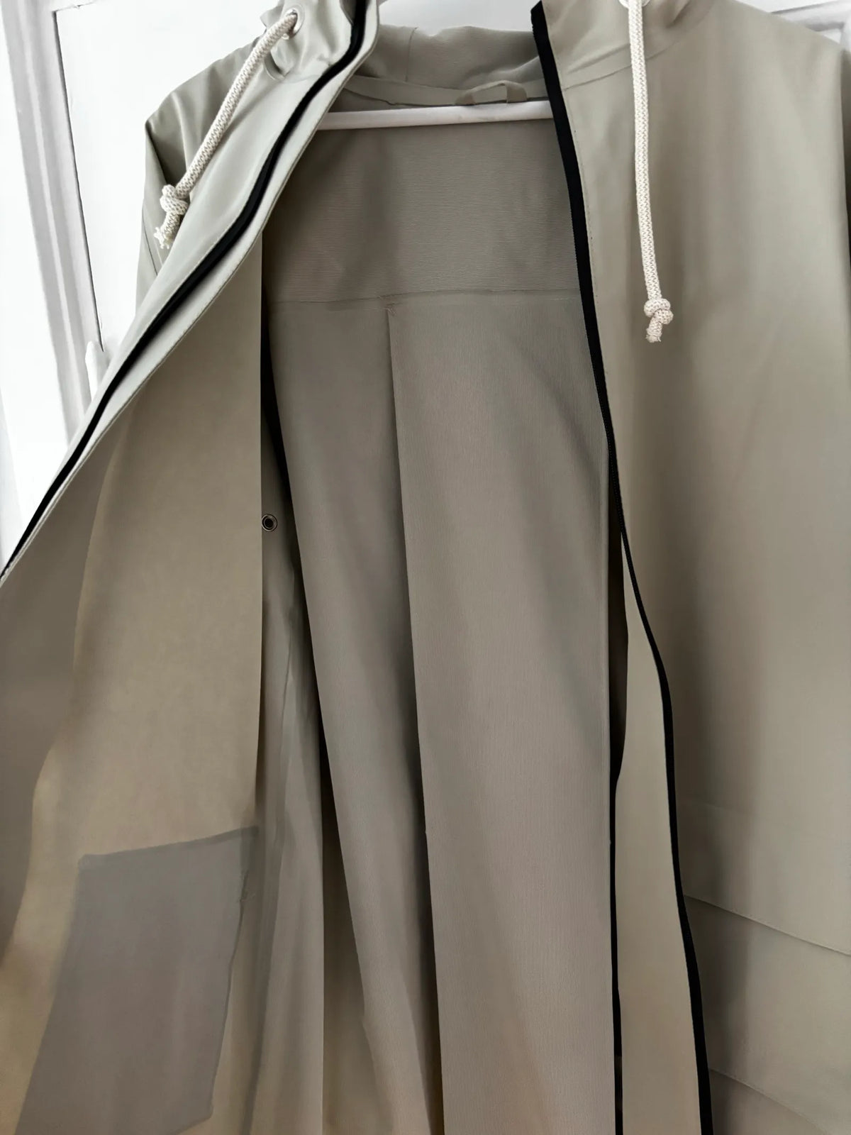 Stutterheim Stockholm Long Patch Matte Pelican-regnjacka