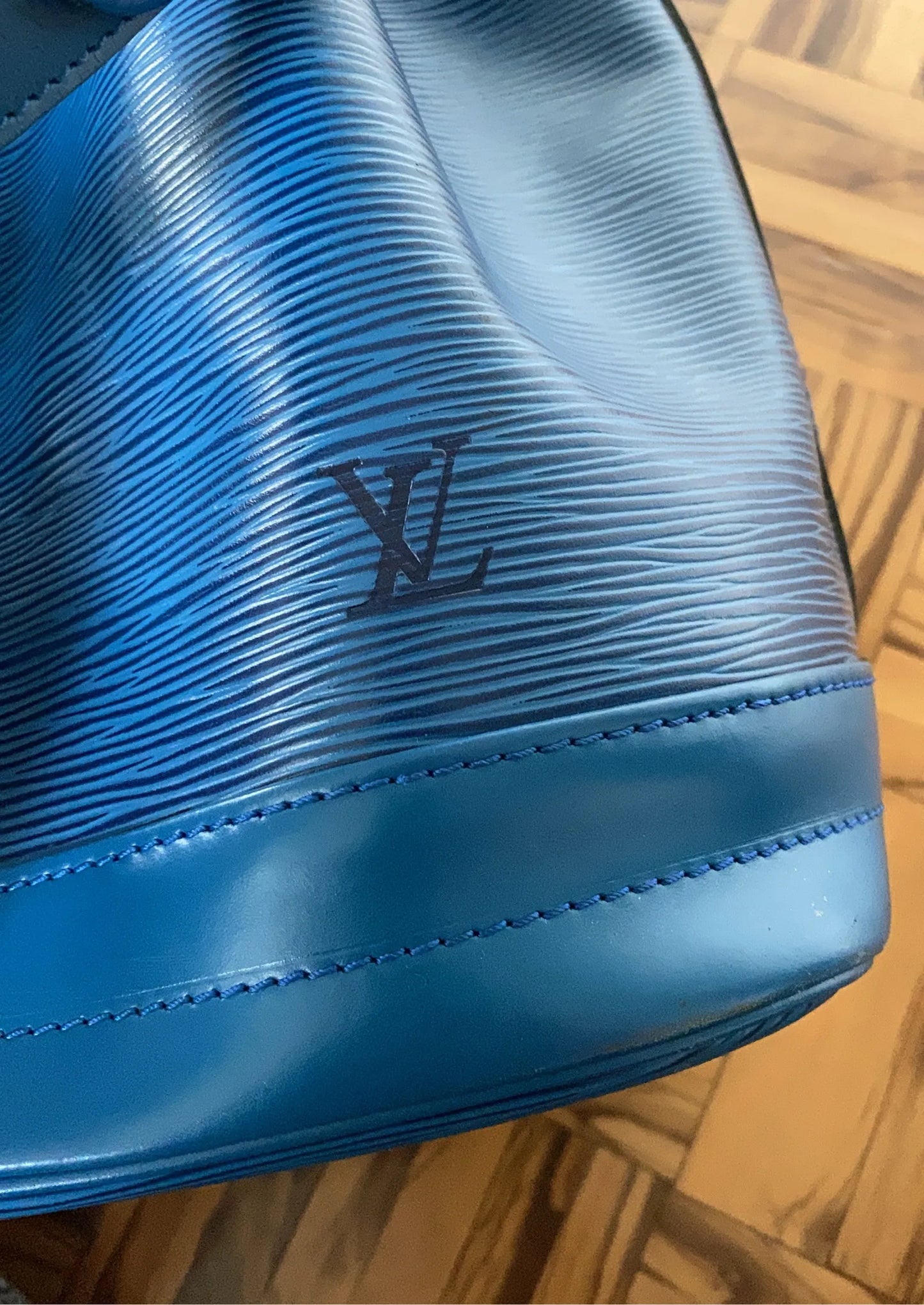 Louis Vuitton Noe Gm-skinnaxelremsväska