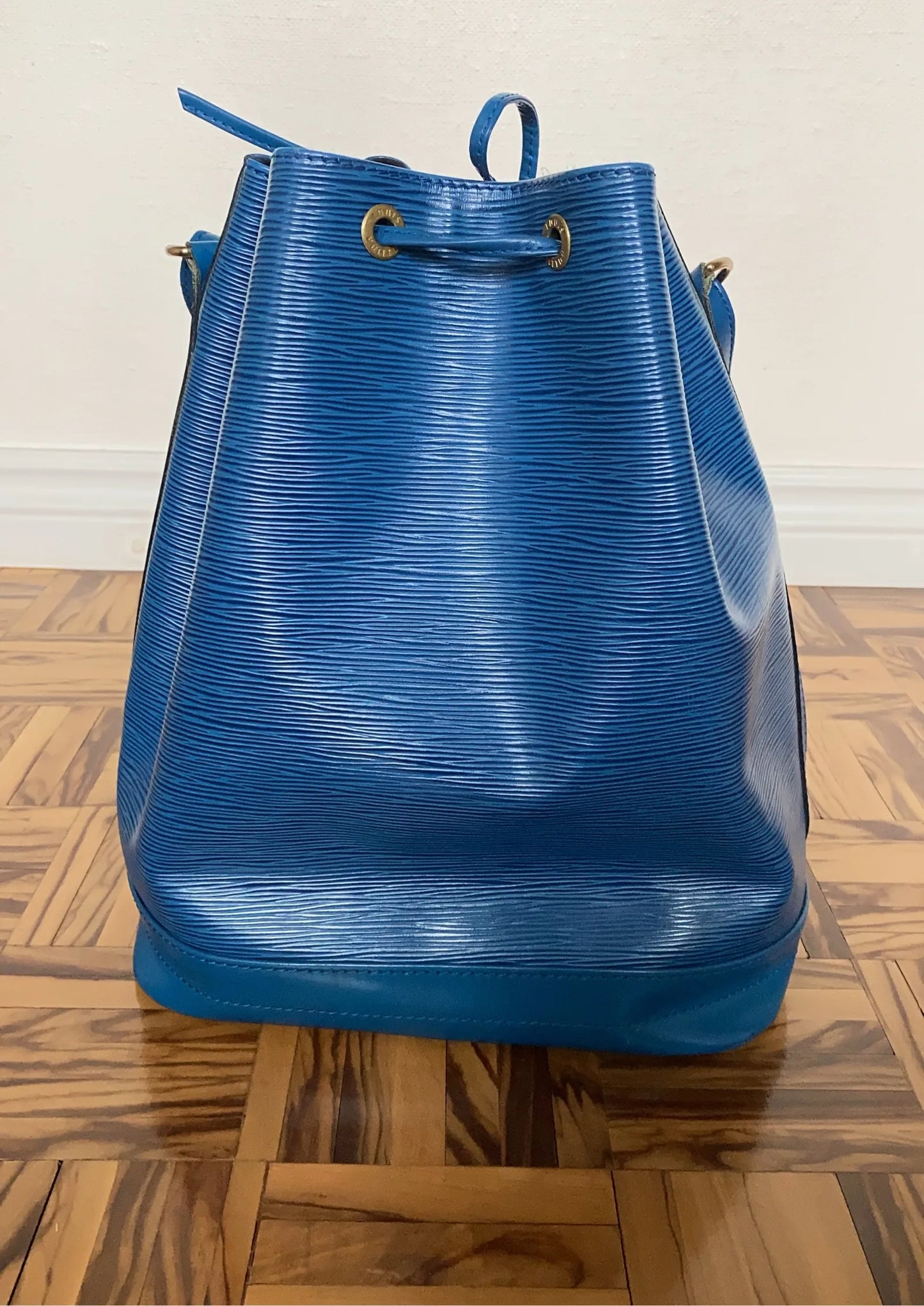 Louis Vuitton Noe Gm-skinnaxelremsväska
