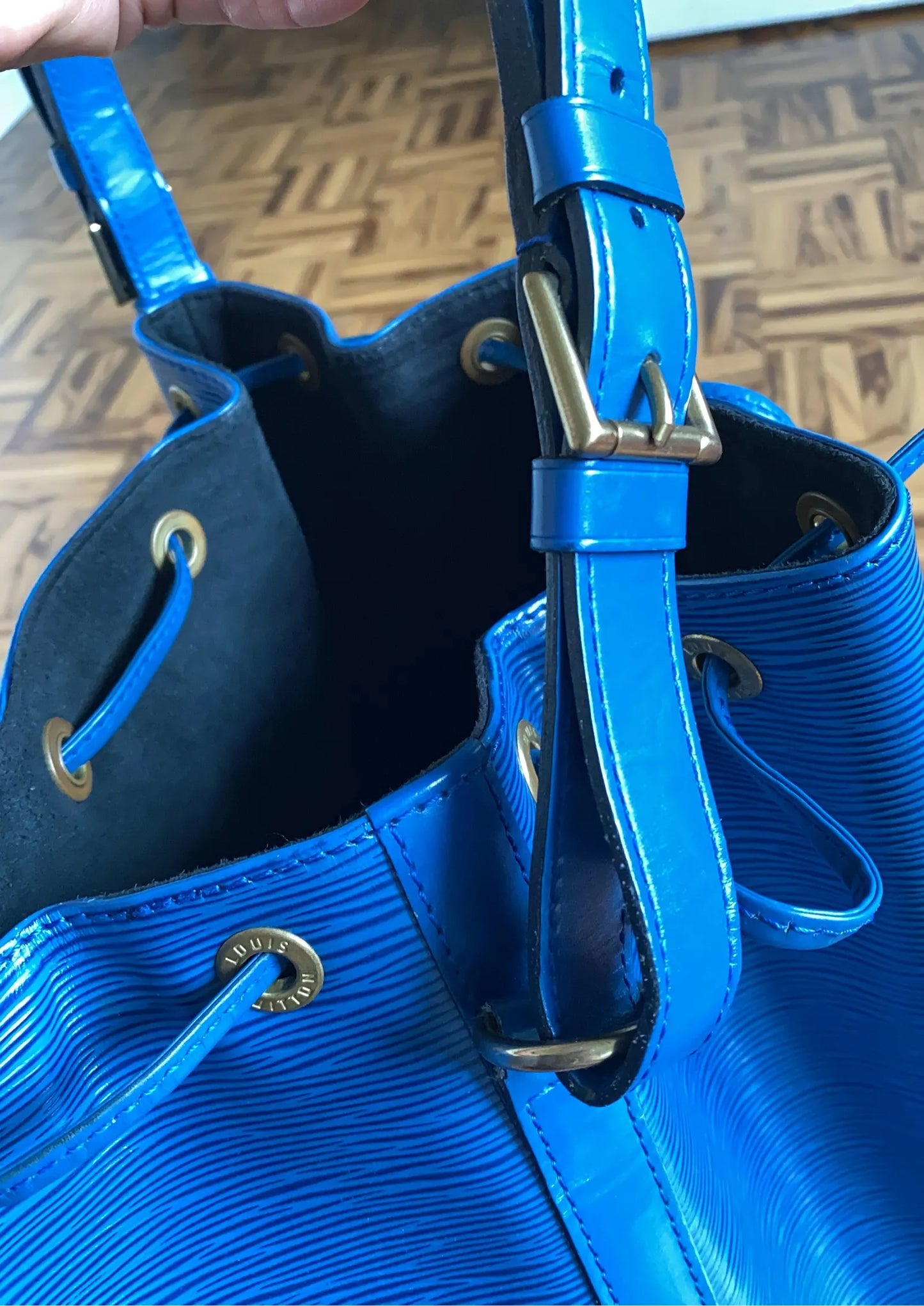 Louis Vuitton Noe Gm-skinnaxelremsväska