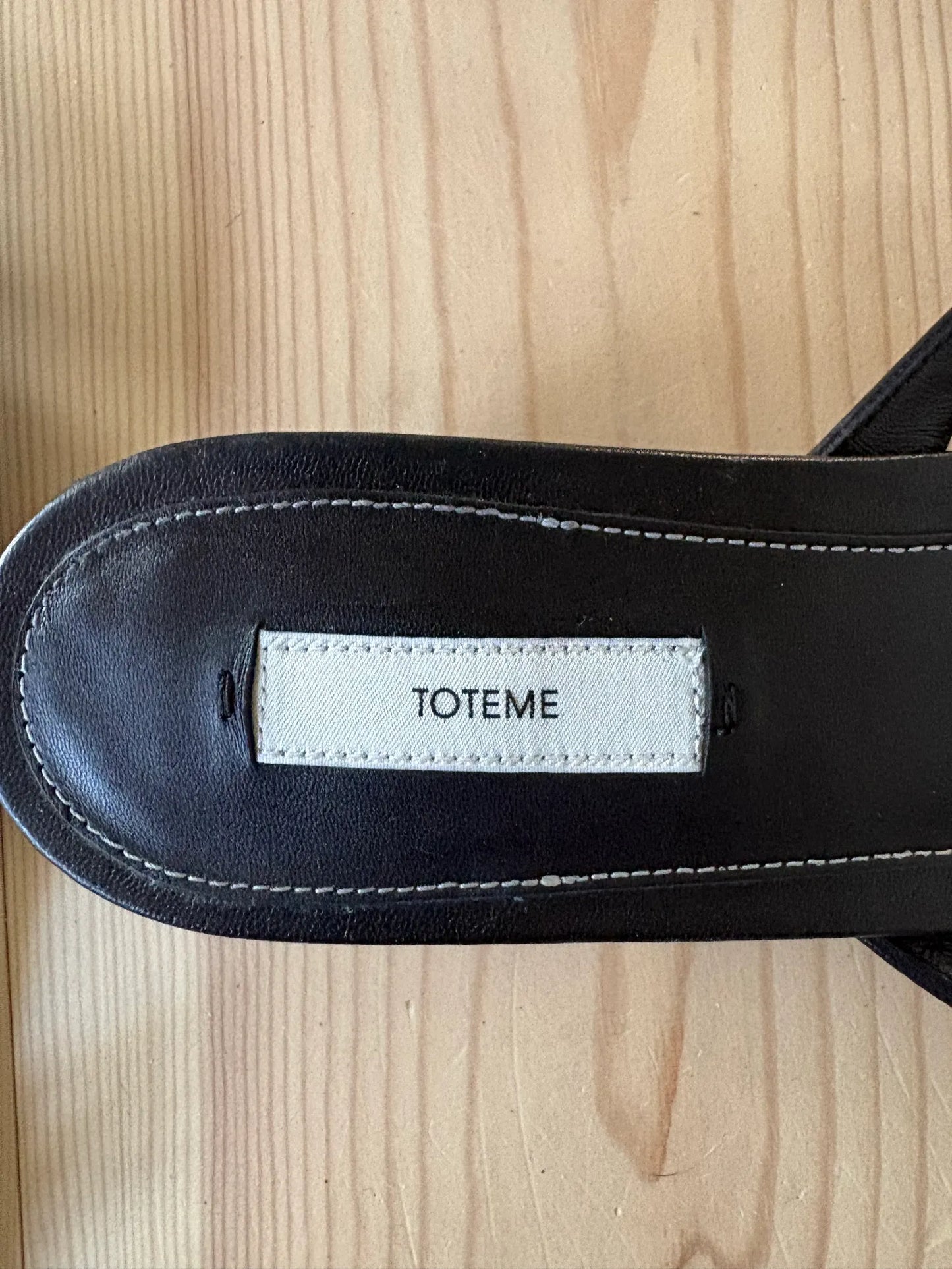 Toteme Leather Heeled Flip Flops-skinnklackar NWOT