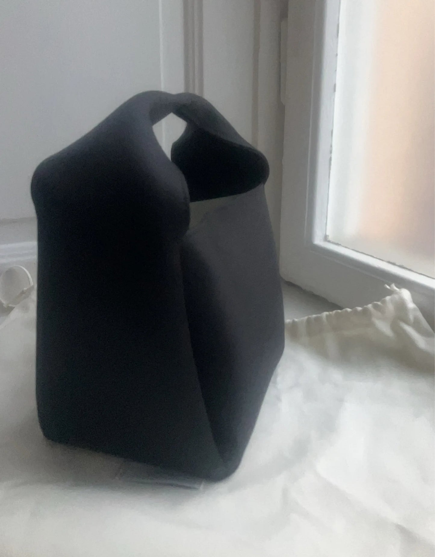 Toteme Petite Satn Bucket-handväska NWT