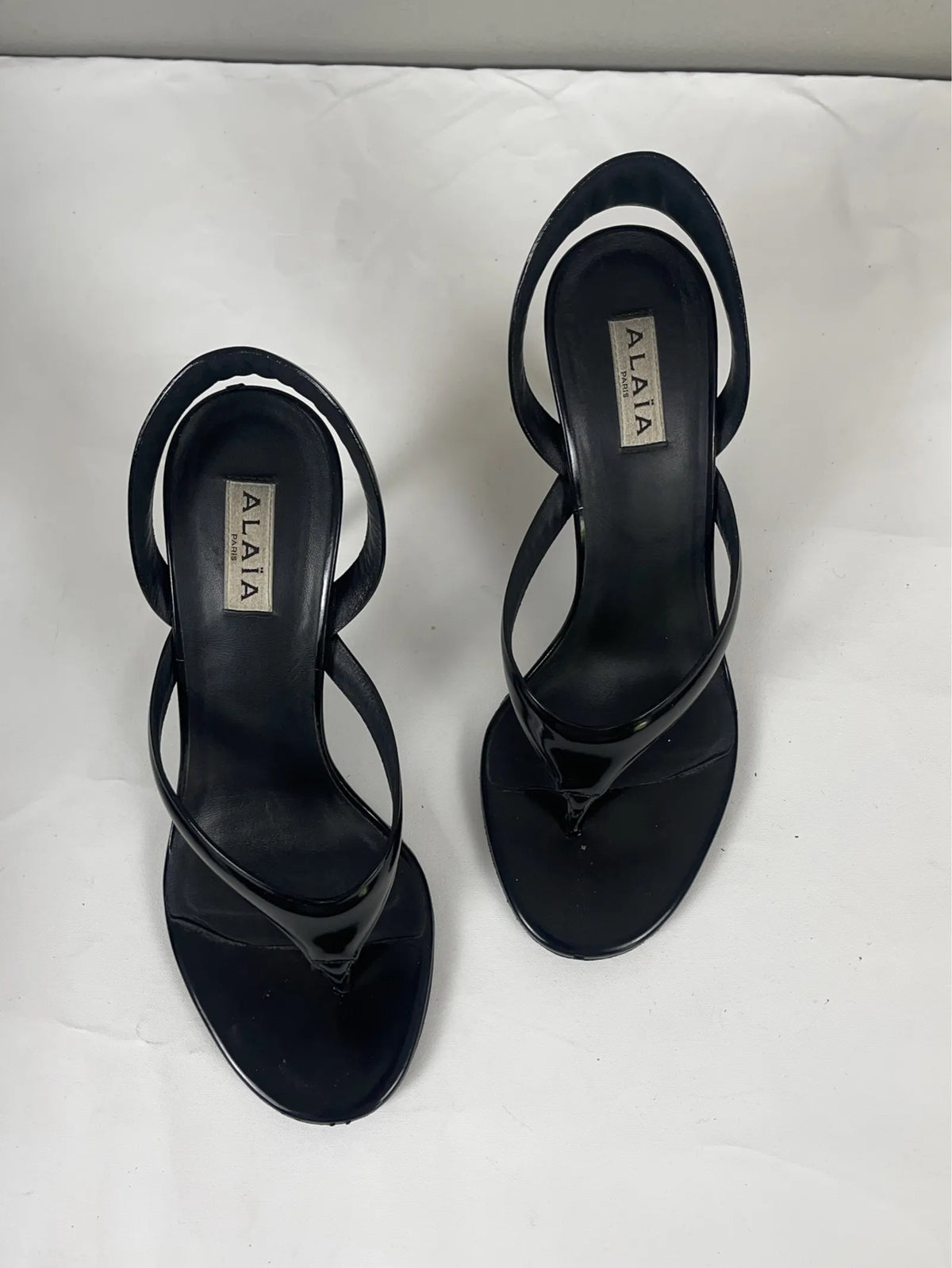Alaïa Tong 90 patent-leather sandals-skinnklackar