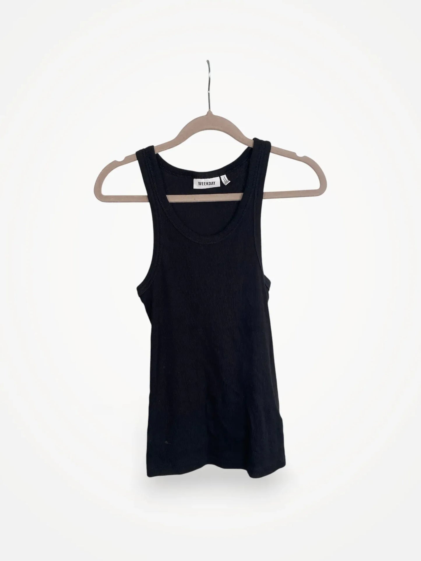 Weekday Close Fitted Rib Tank-linne NWOT