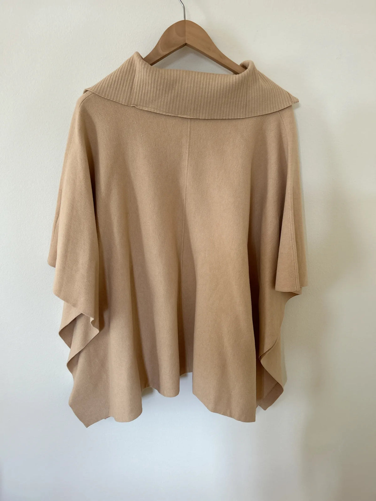 Massimo Dutti-poncho NWOT