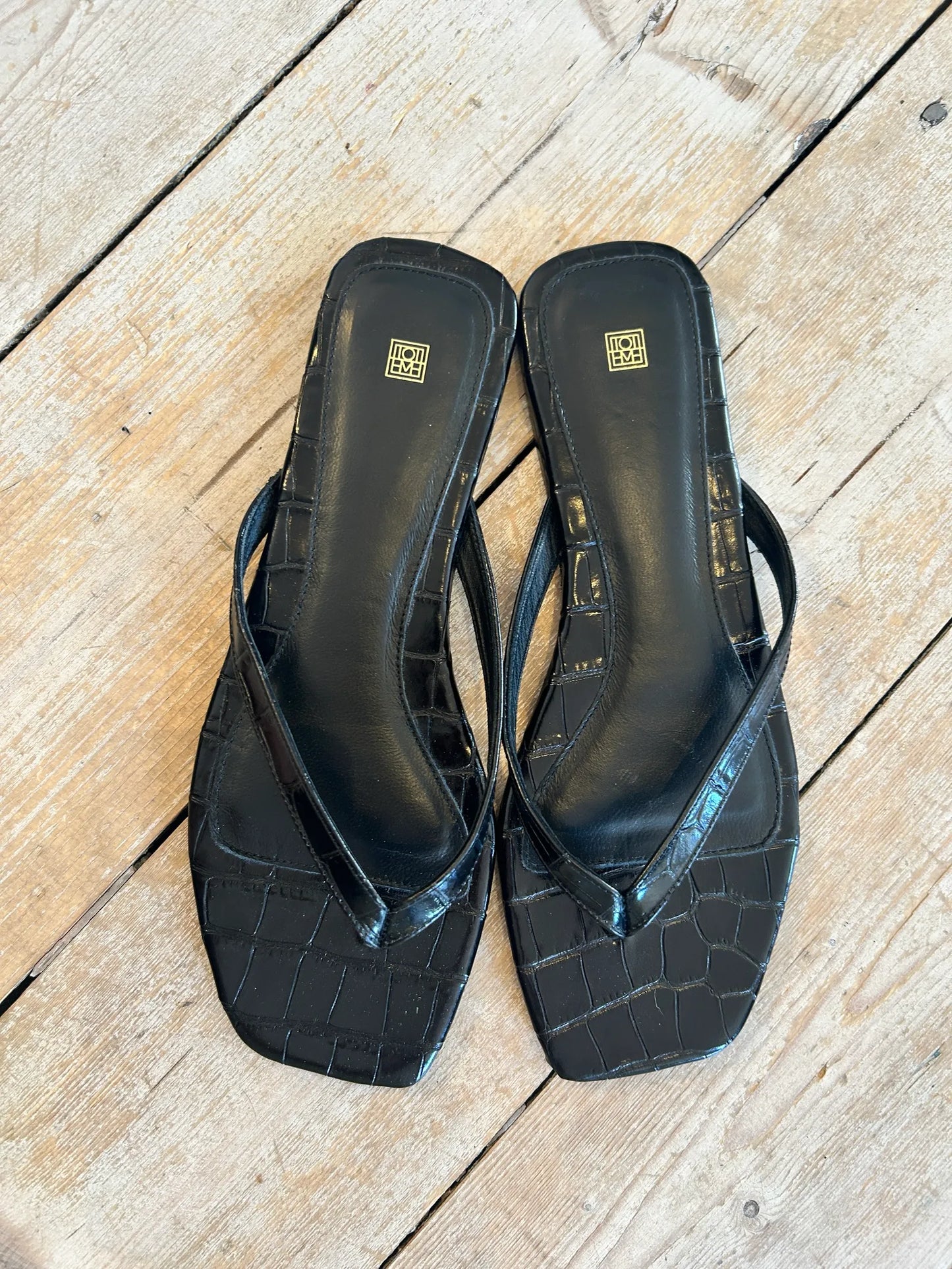 Toteme Croco Embossed Flip-flops