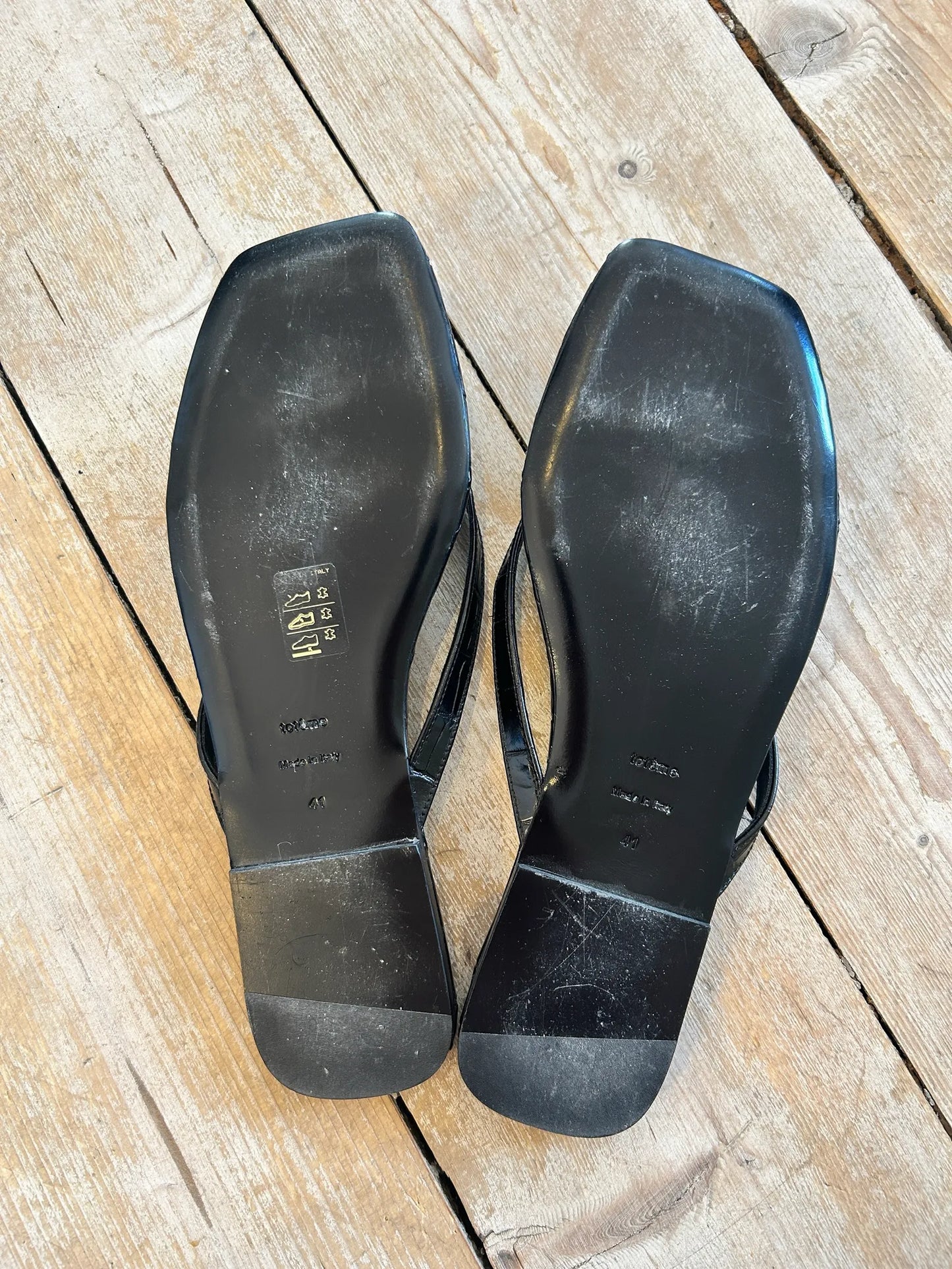 Toteme Croco Embossed Flip-flops