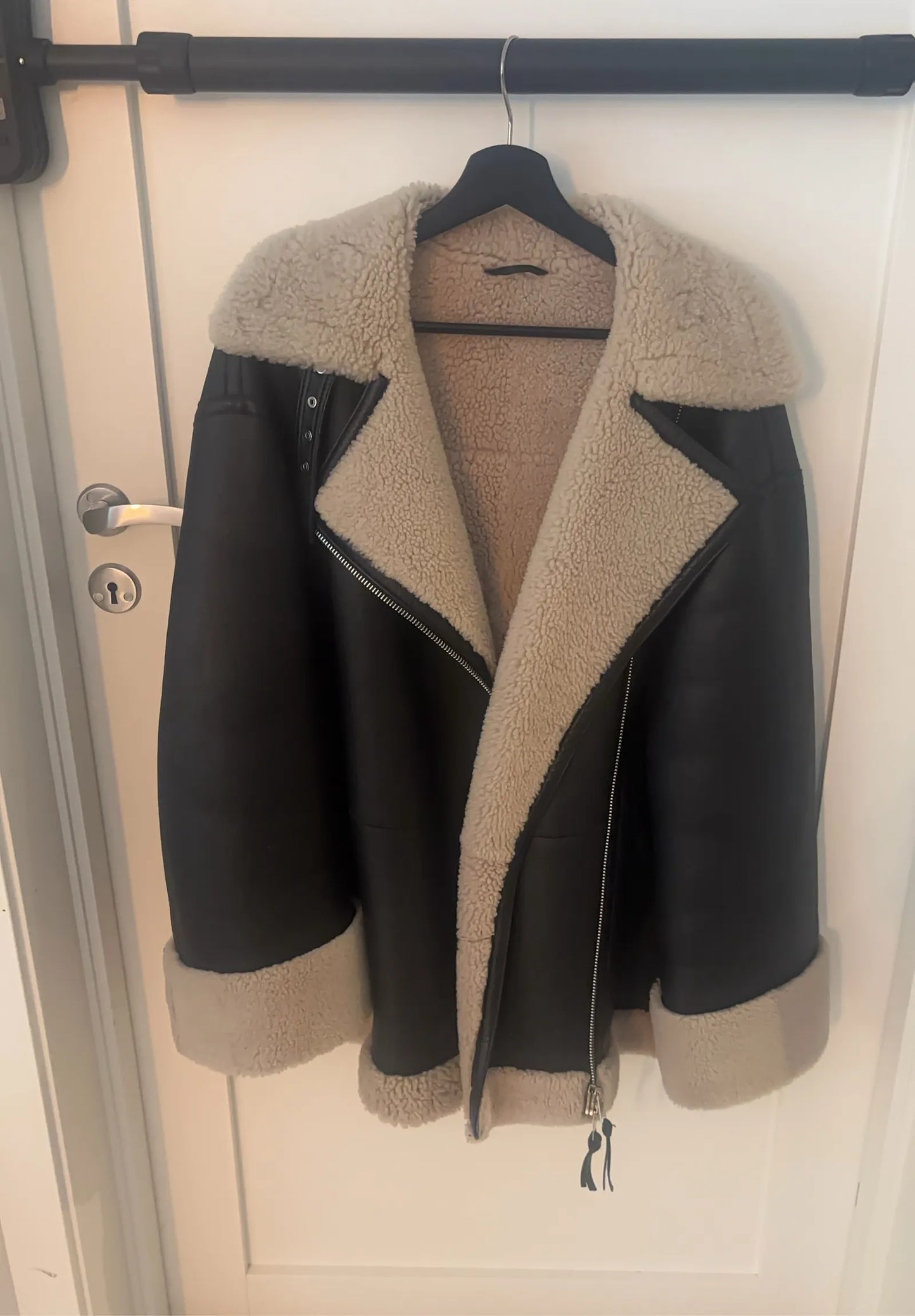 Dagmar Shearling-skinnjacka