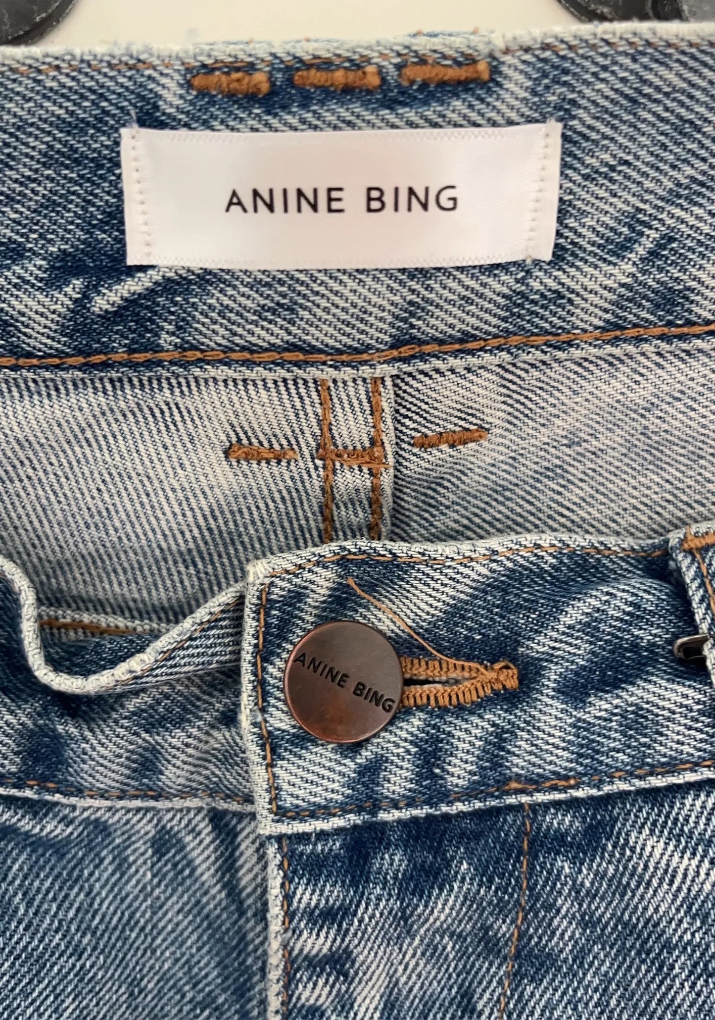 Anine Bing Roy - Cropped. Destructed Vintage Blue Jeans