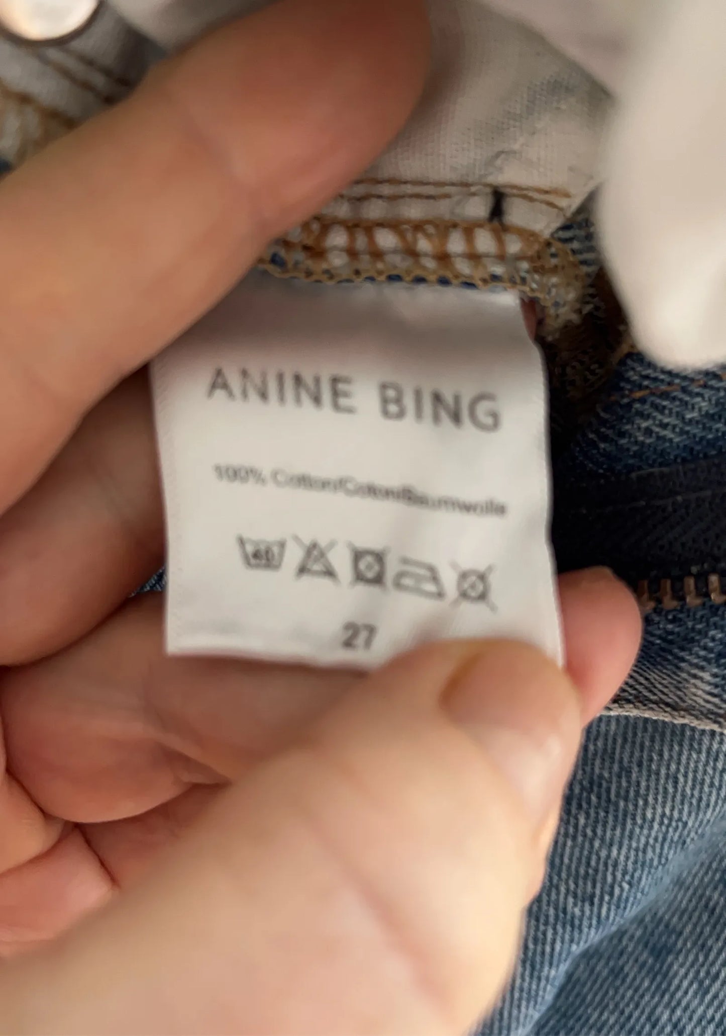 Anine Bing Roy - Cropped. Destructed Vintage Blue Jeans