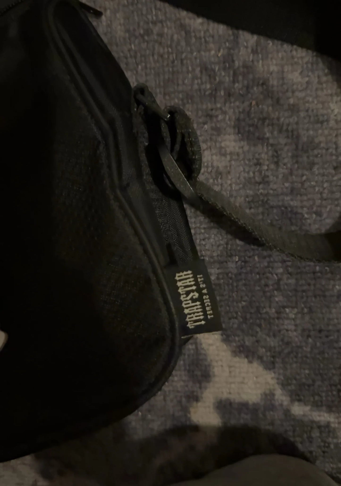 Trapstar Irongate T-axelremsväska