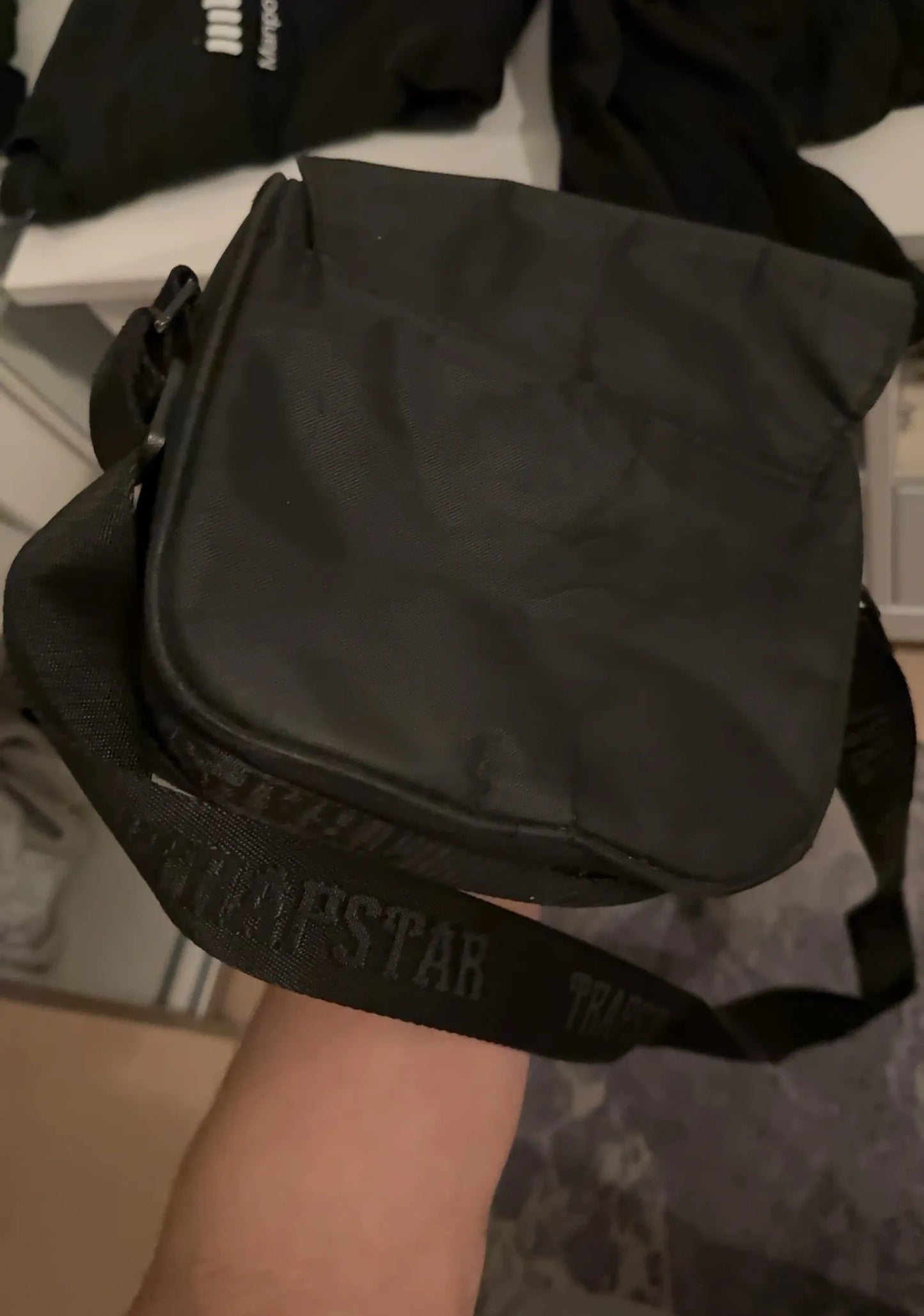 Trapstar Irongate T-axelremsväska