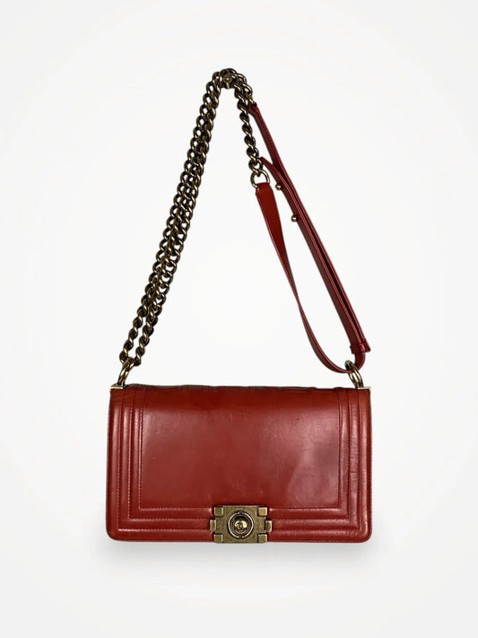 Chanel-skinnaxelremsväska