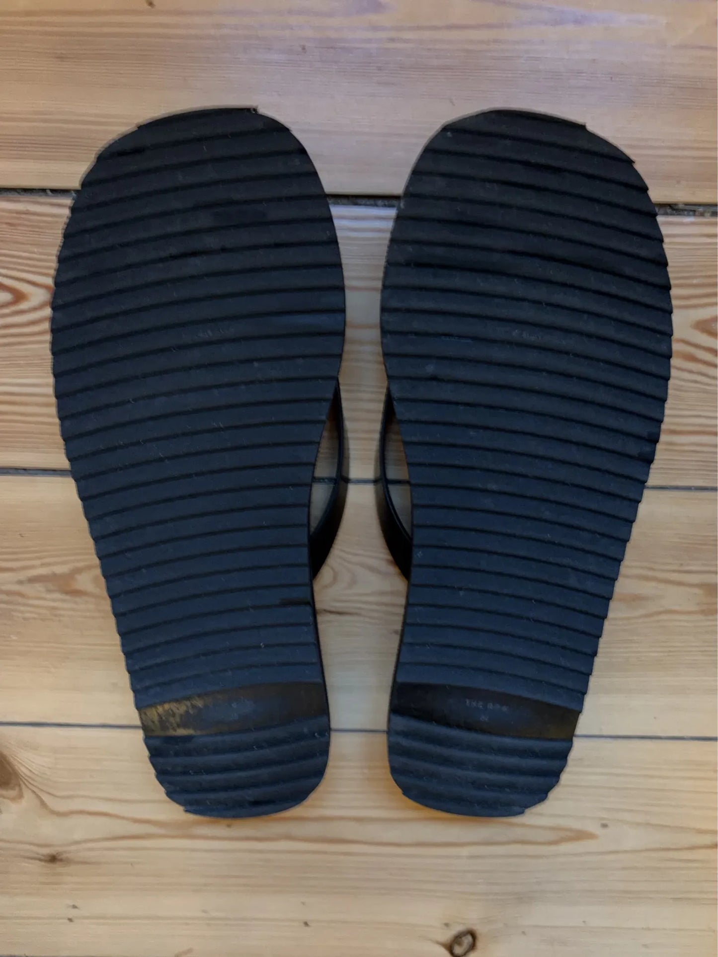 The Row City Flip Flop-skinnflip-flops