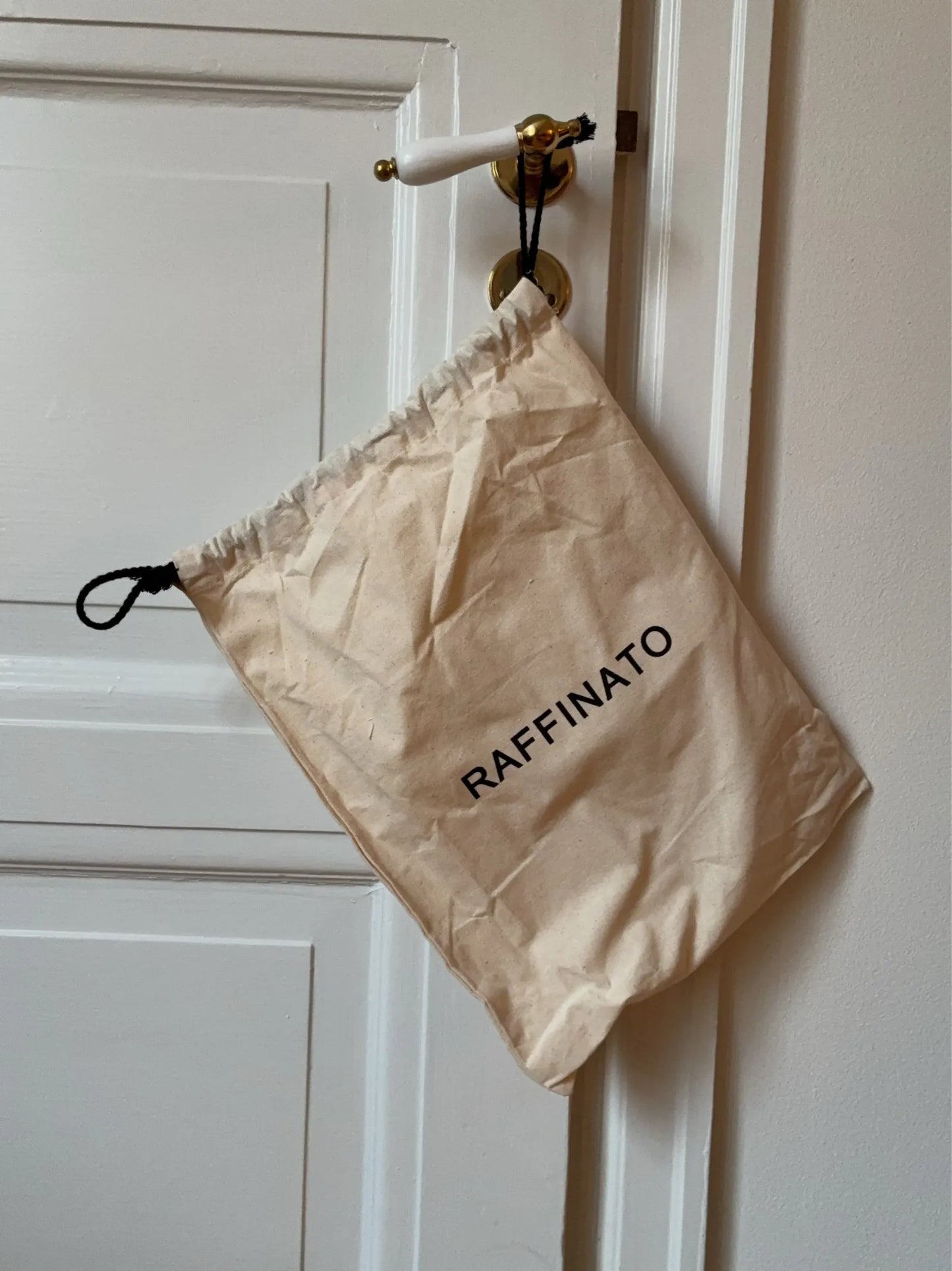 Raffinato-skinnaxelremsväska NWOT