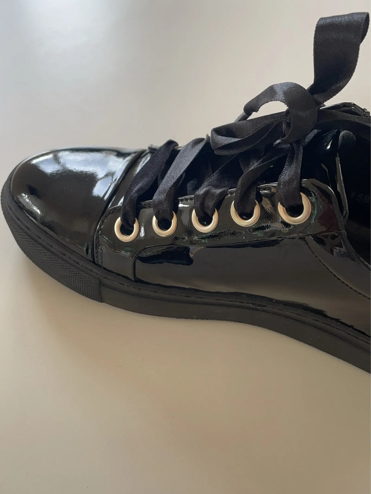 Billi Bi-sneakers NWOT