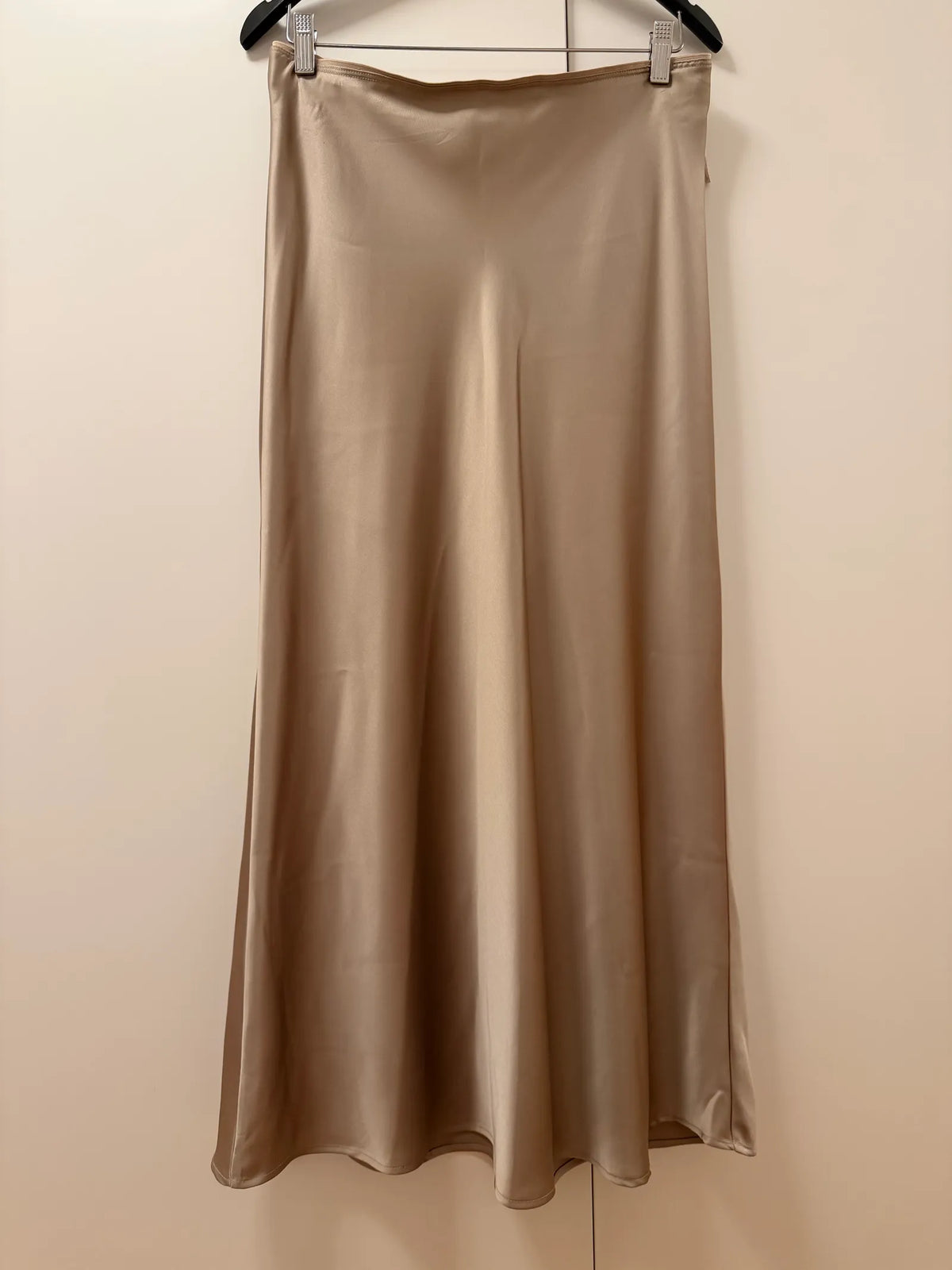Aurora Carin Satin In Champagne-kjol