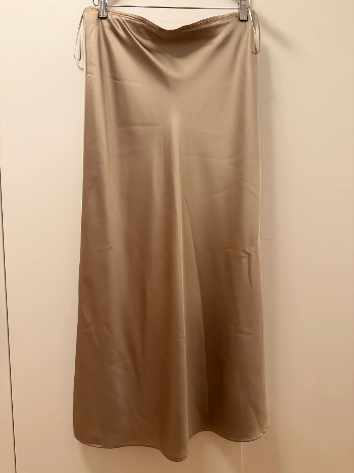 Aurora Carin Satin In Champagne-kjol