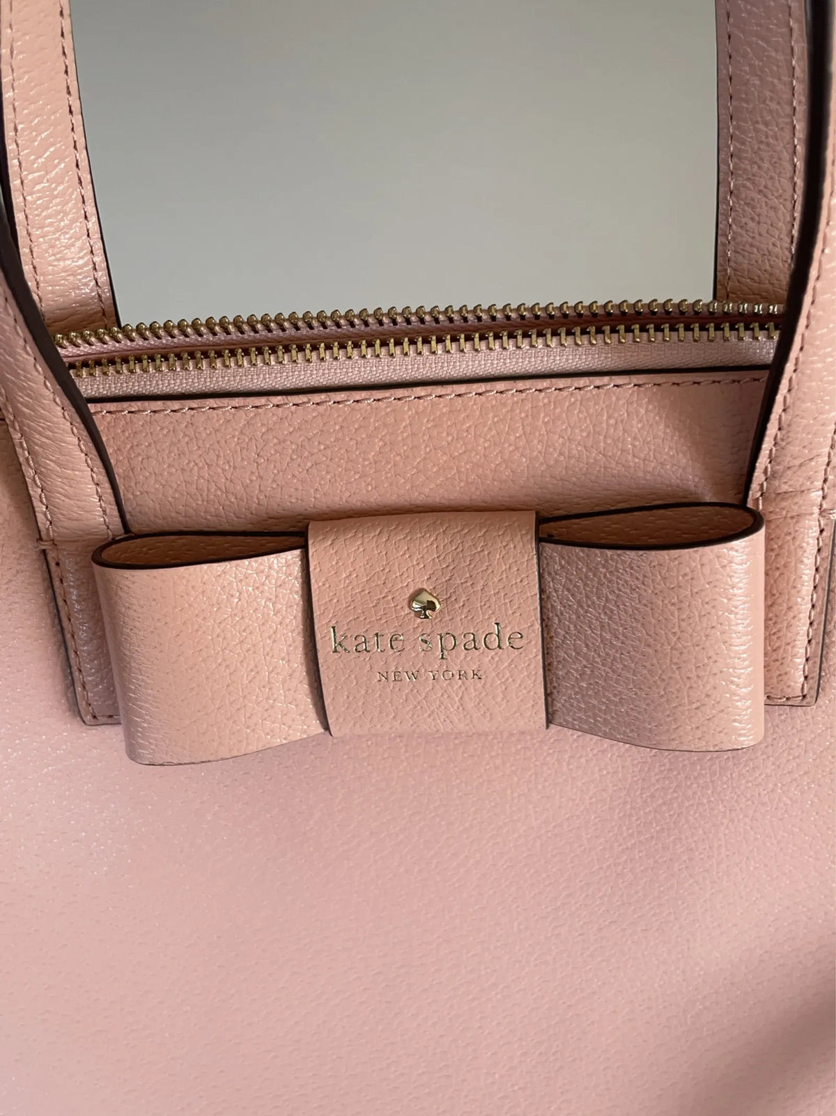 Kate Spade Vet Ej-skinnaxelremsväska NWOT