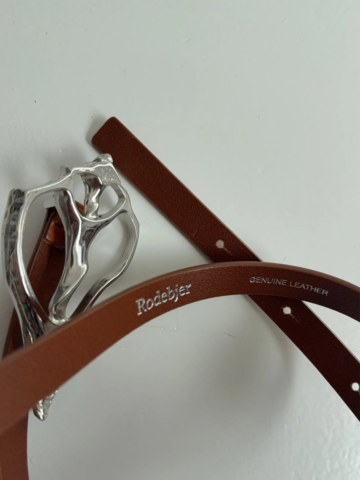Rodebjer Shell Belt Brunt Läder Med Silver Spänne Belt