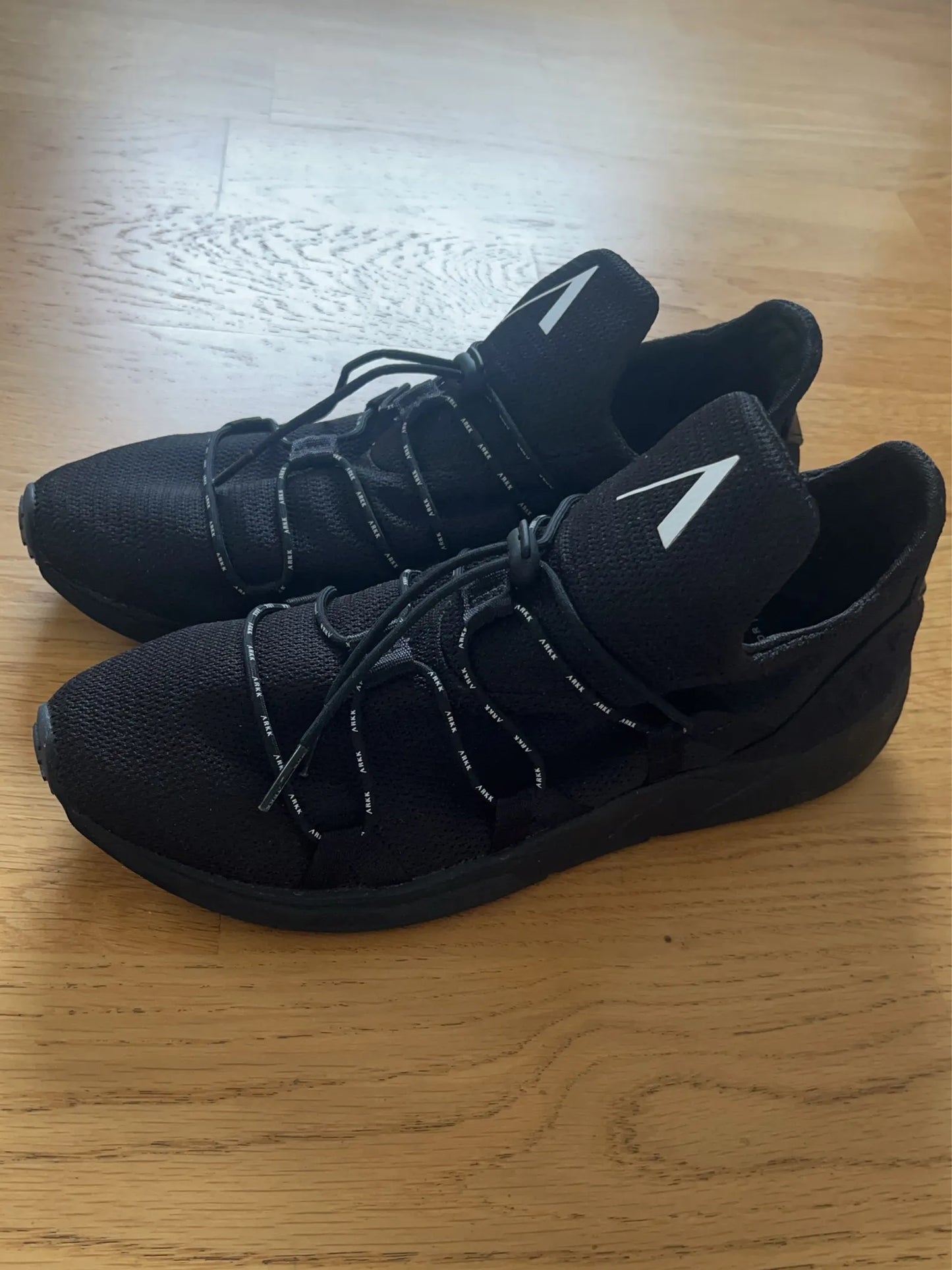Arket-sneakers NWOT