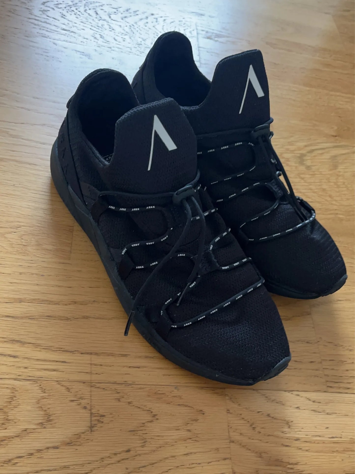 Arket-sneakers NWOT