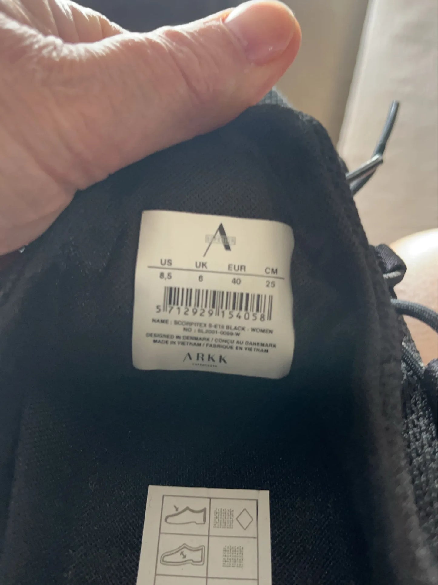 Arket-sneakers NWOT