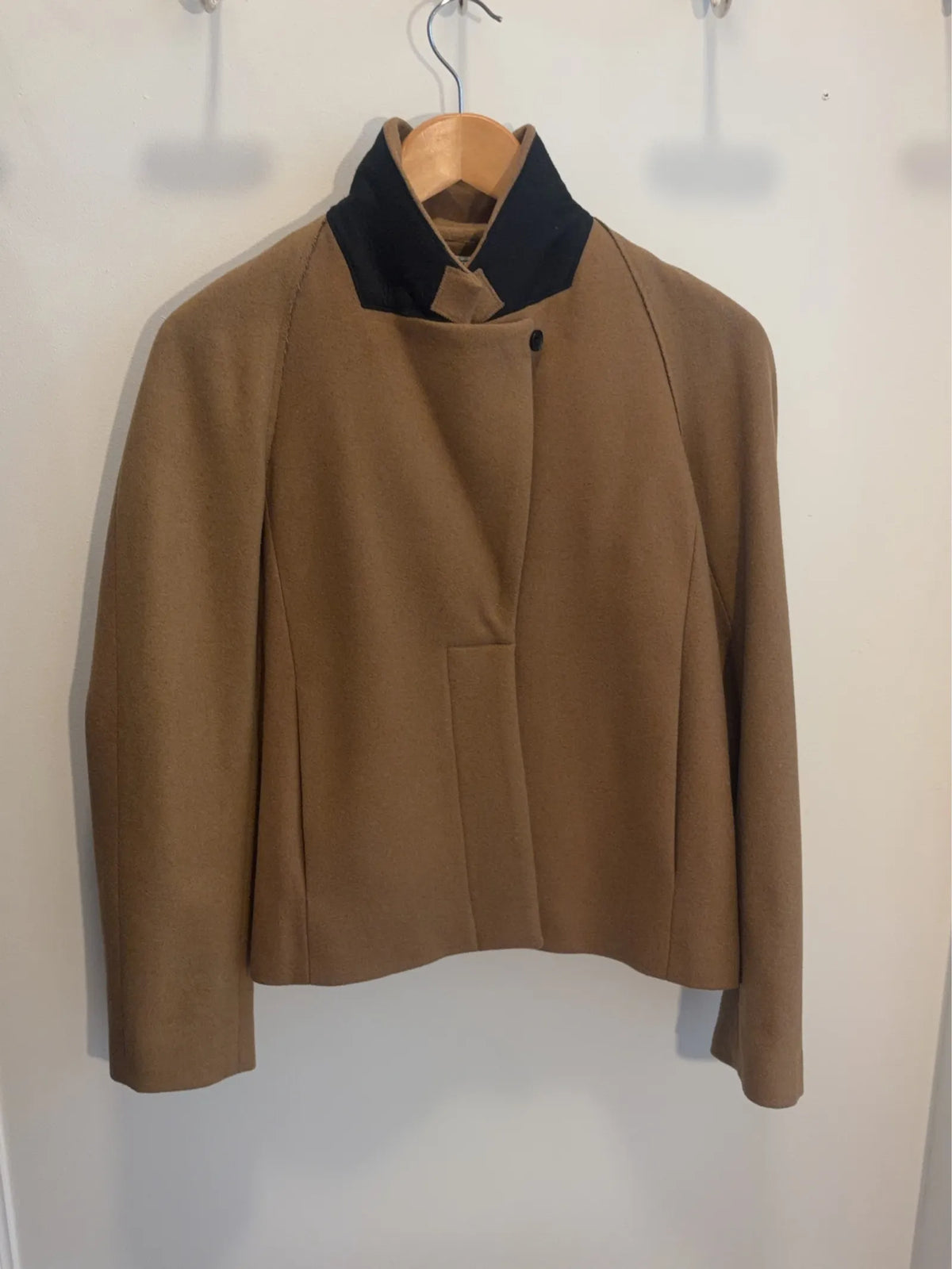 Dagmar Short Curved-ulljacka