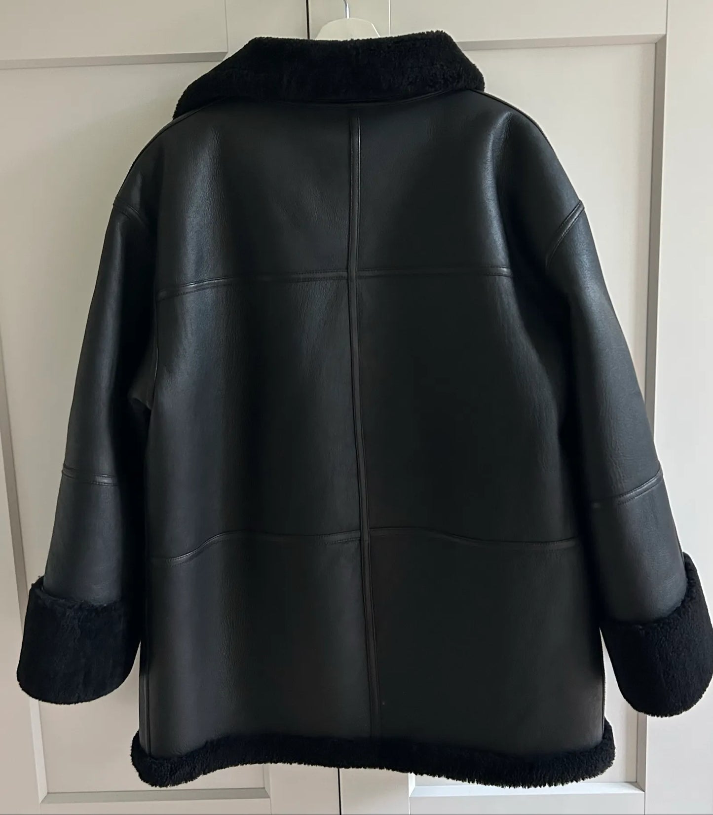 Toteme Signature Shearling-skinnjacka