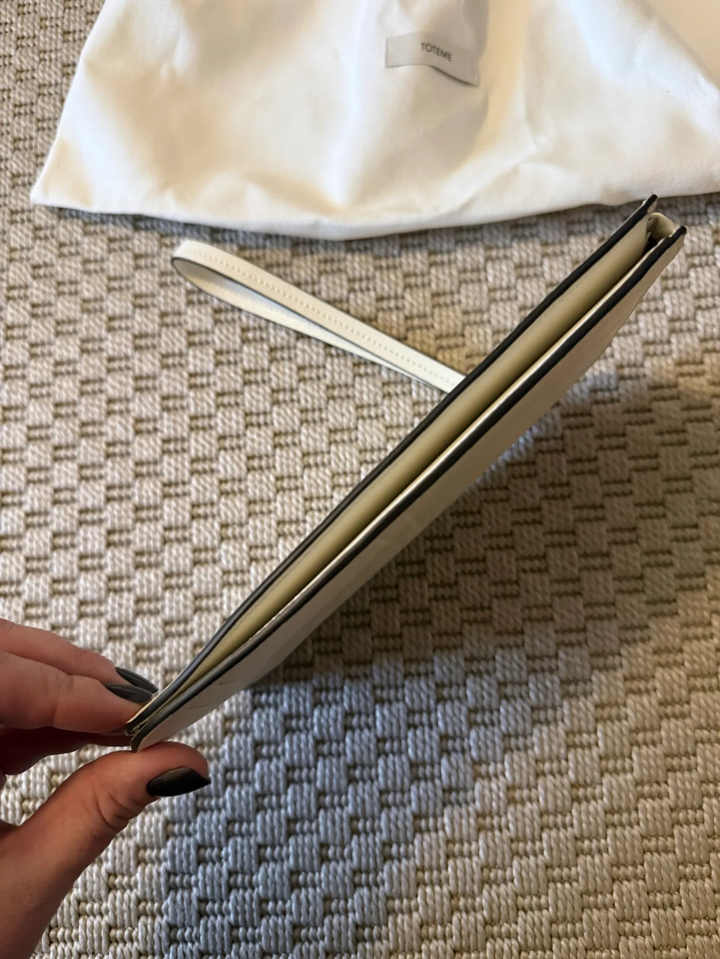 Toteme Monogram Leather Wristlet Pouch-skinnkuvertväska NWOT