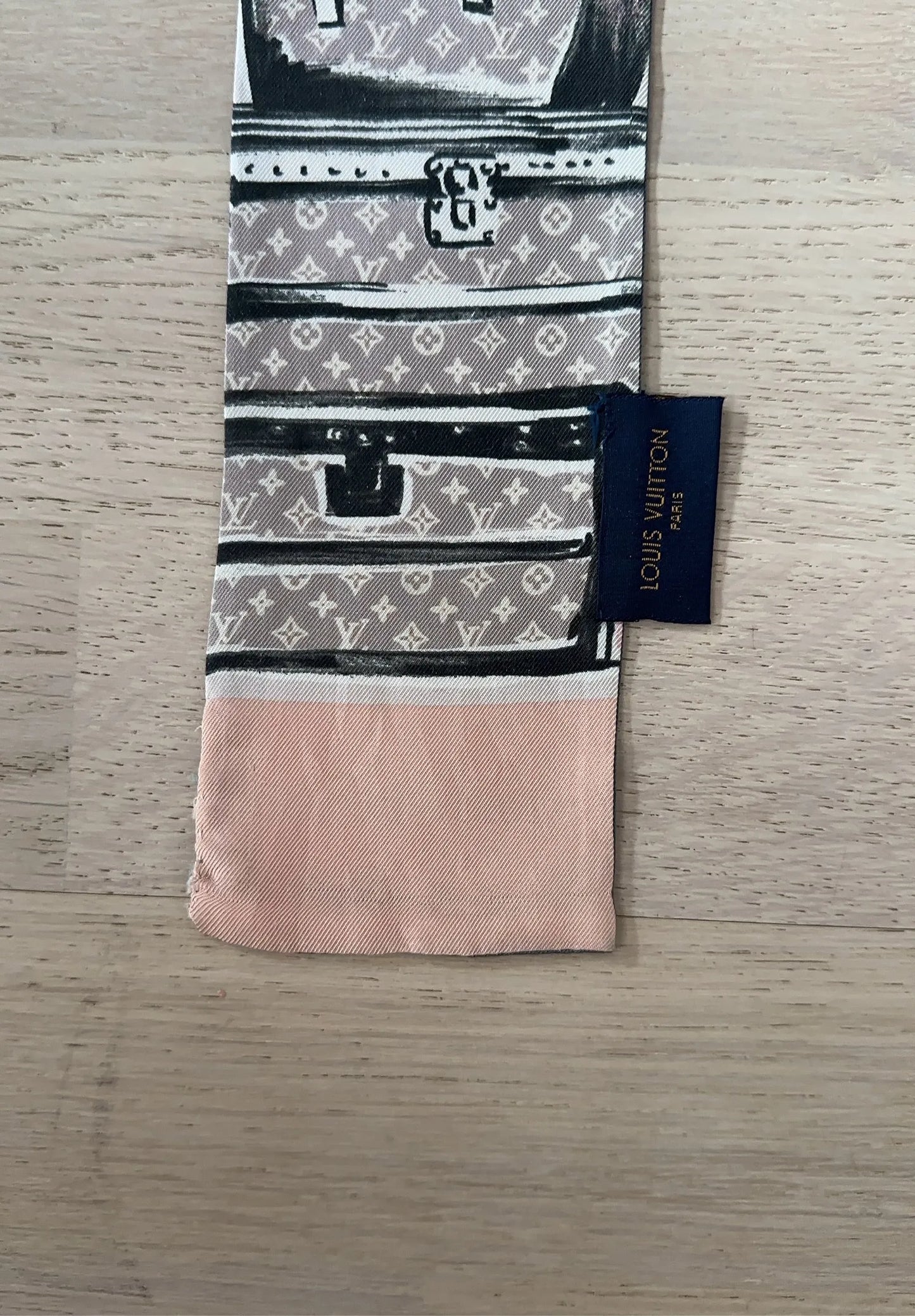 Louis Vuitton-sidensjal
