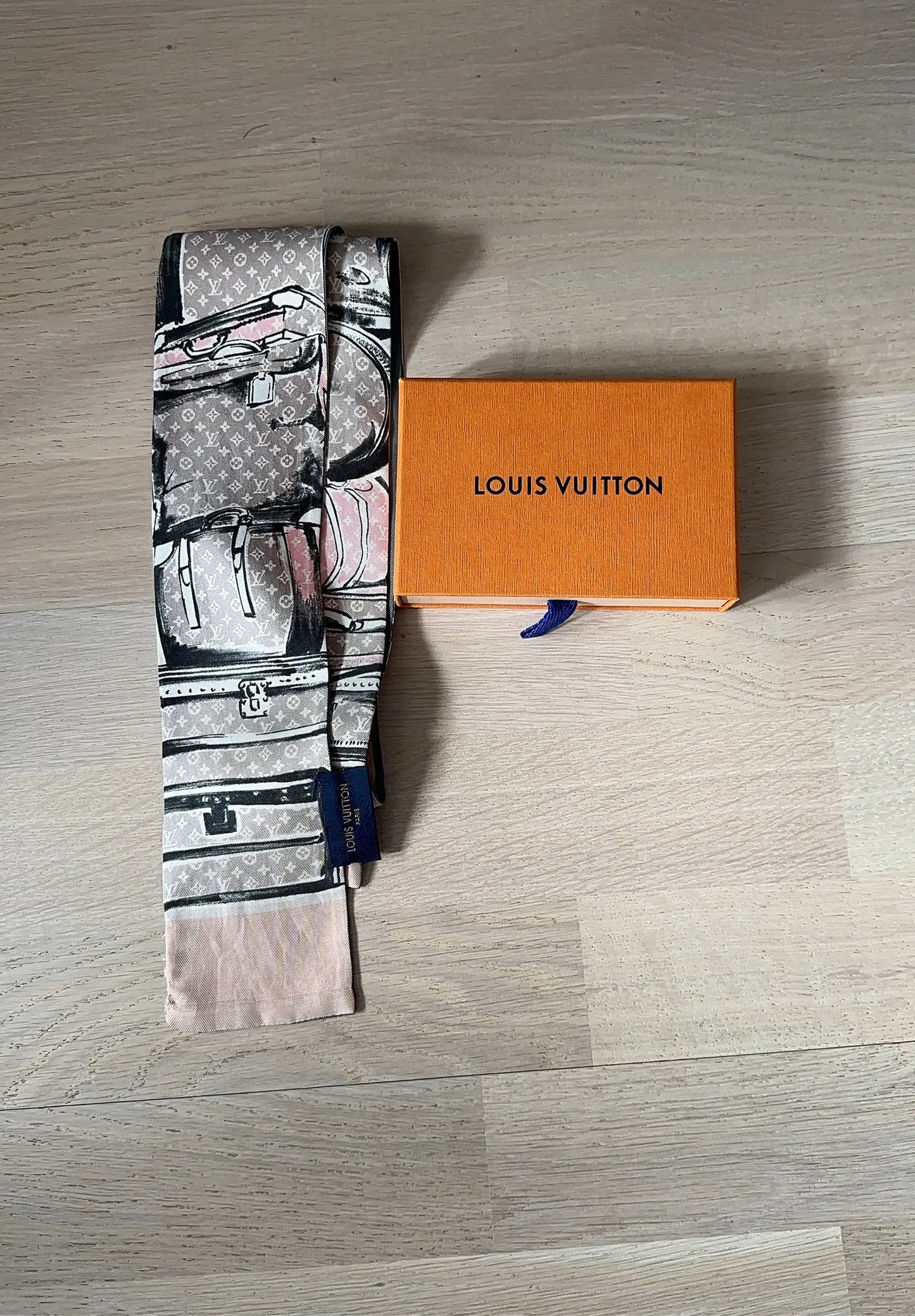 Louis Vuitton-sidensjal